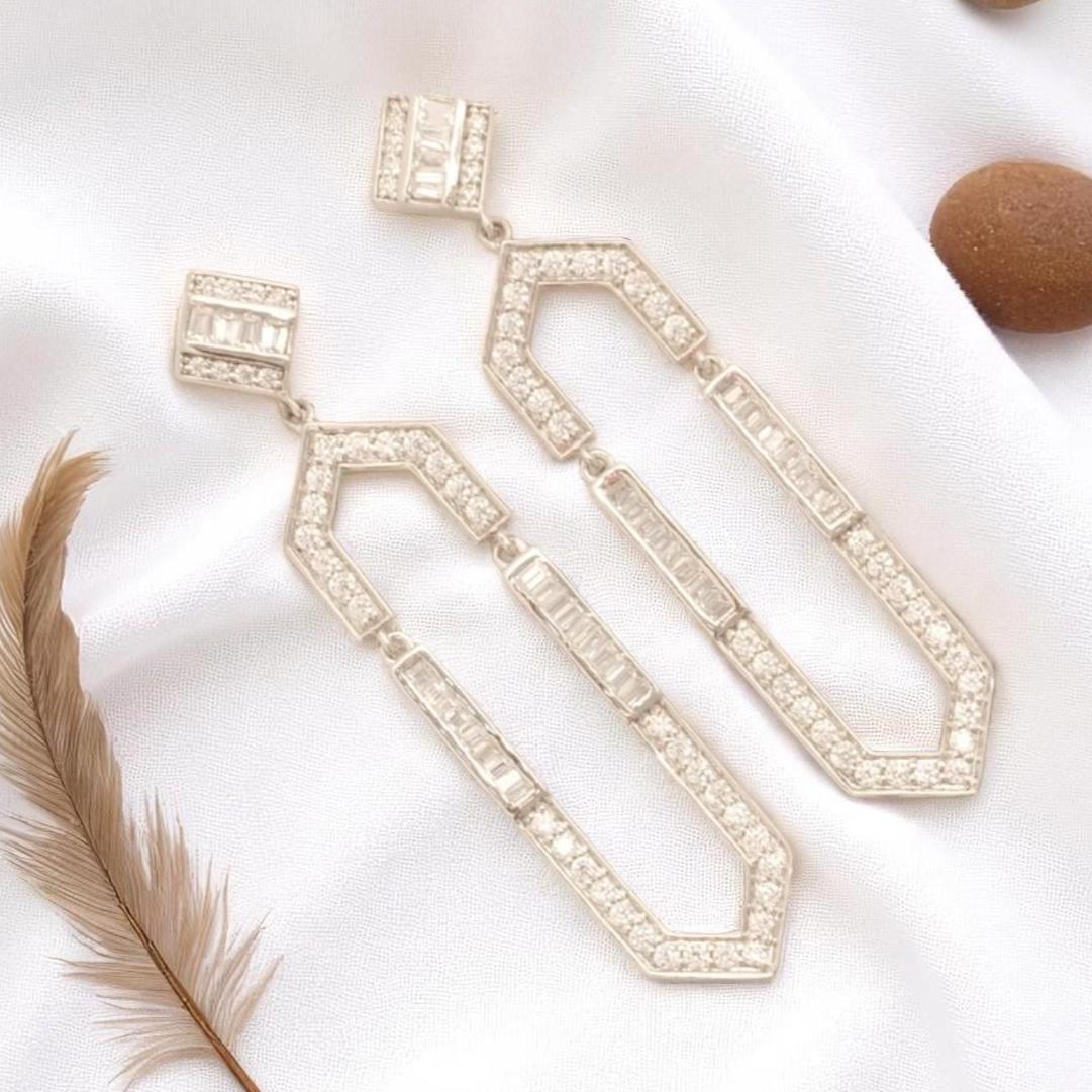 Taglio rotondo Orecchini esagonali con diamante pendente in oro massiccio 14K (certificati) in vendita