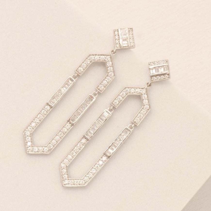 Orecchini esagonali con diamante pendente in oro massiccio 14K (certificati) In condizioni Nuovo in vendita a New Delhi, DL