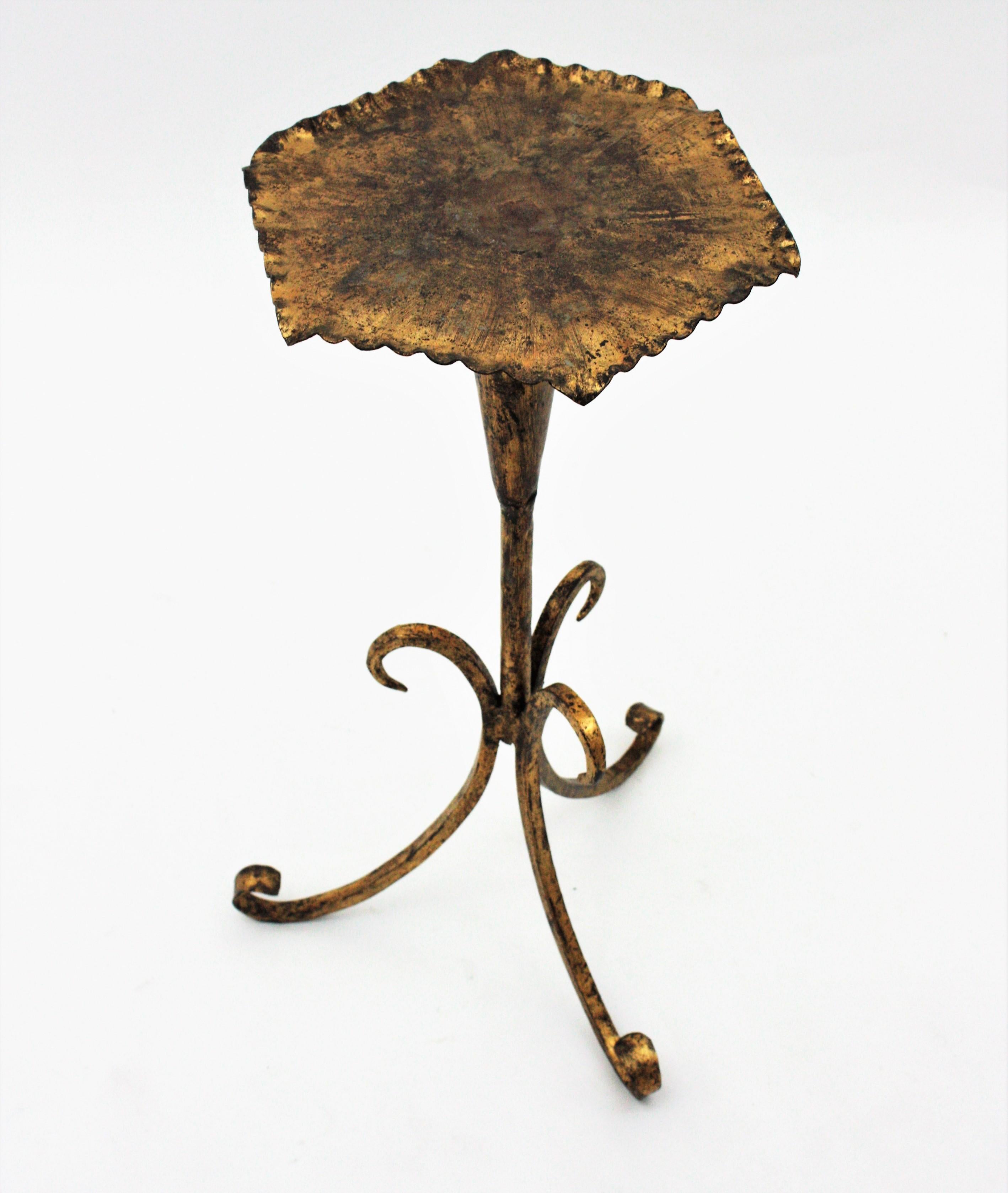 Hexagonal Drinks Table / Side Table / Martini Table in Gilt Iron In Good Condition For Sale In Barcelona, ES