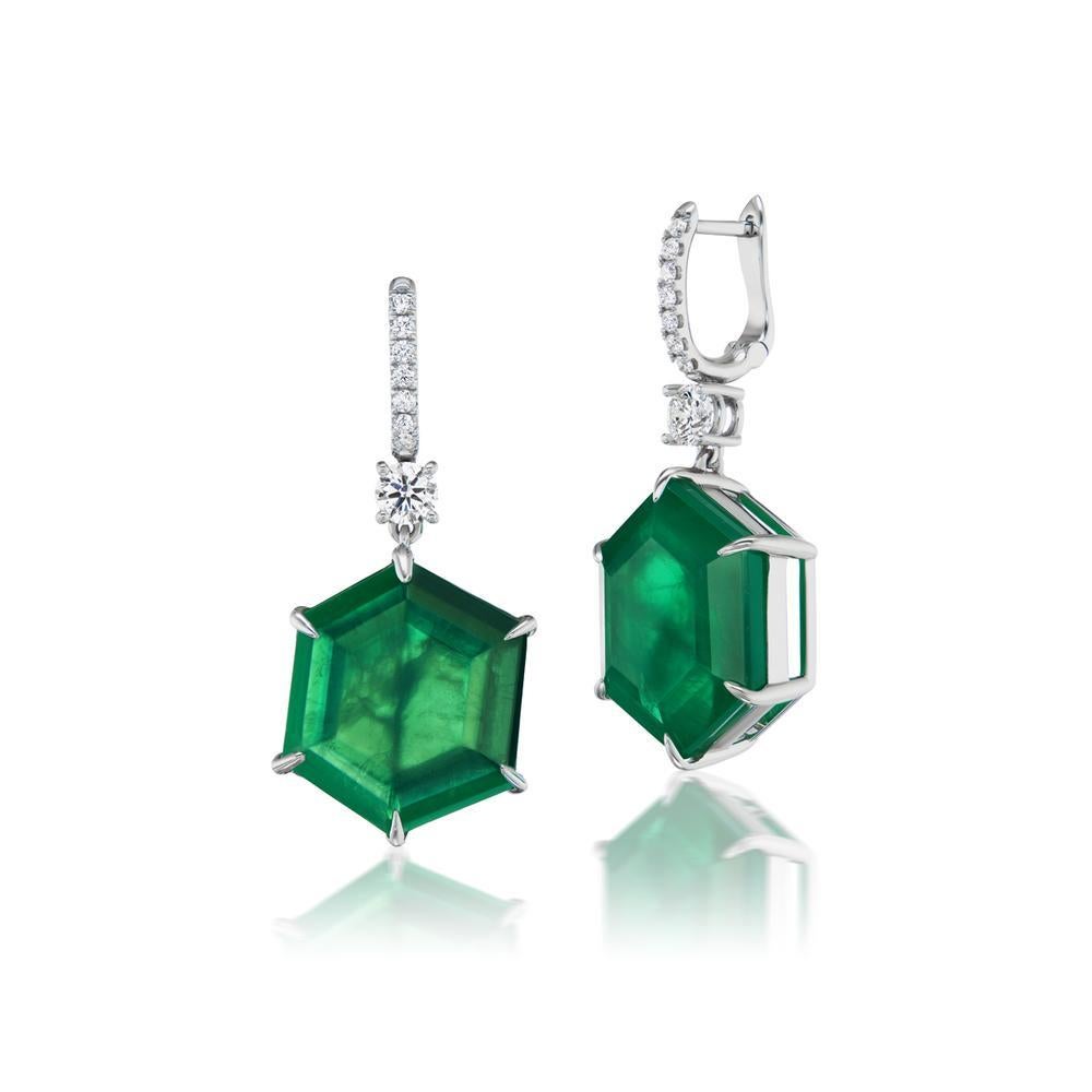 Modern 18k White Gold 29.42ct Hexagonal Emerald And .96ct Diamond Earrings For Sale