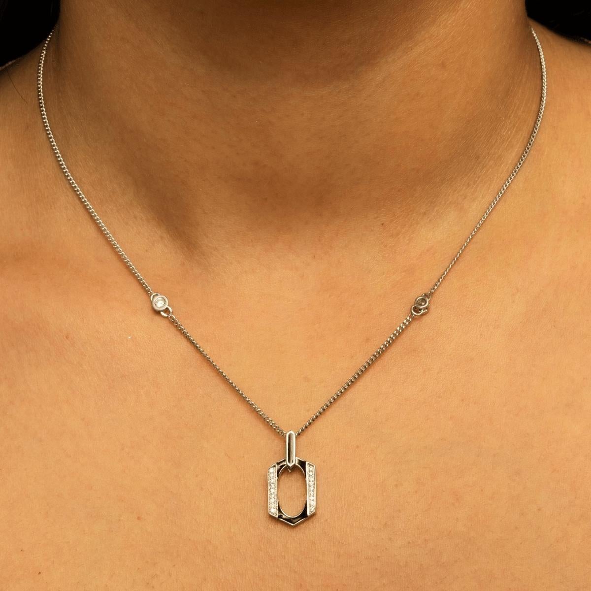 Round Cut Hexagonal Enamel Diamond Pendant Necklace in 14k Solid Gold (Certified) For Sale