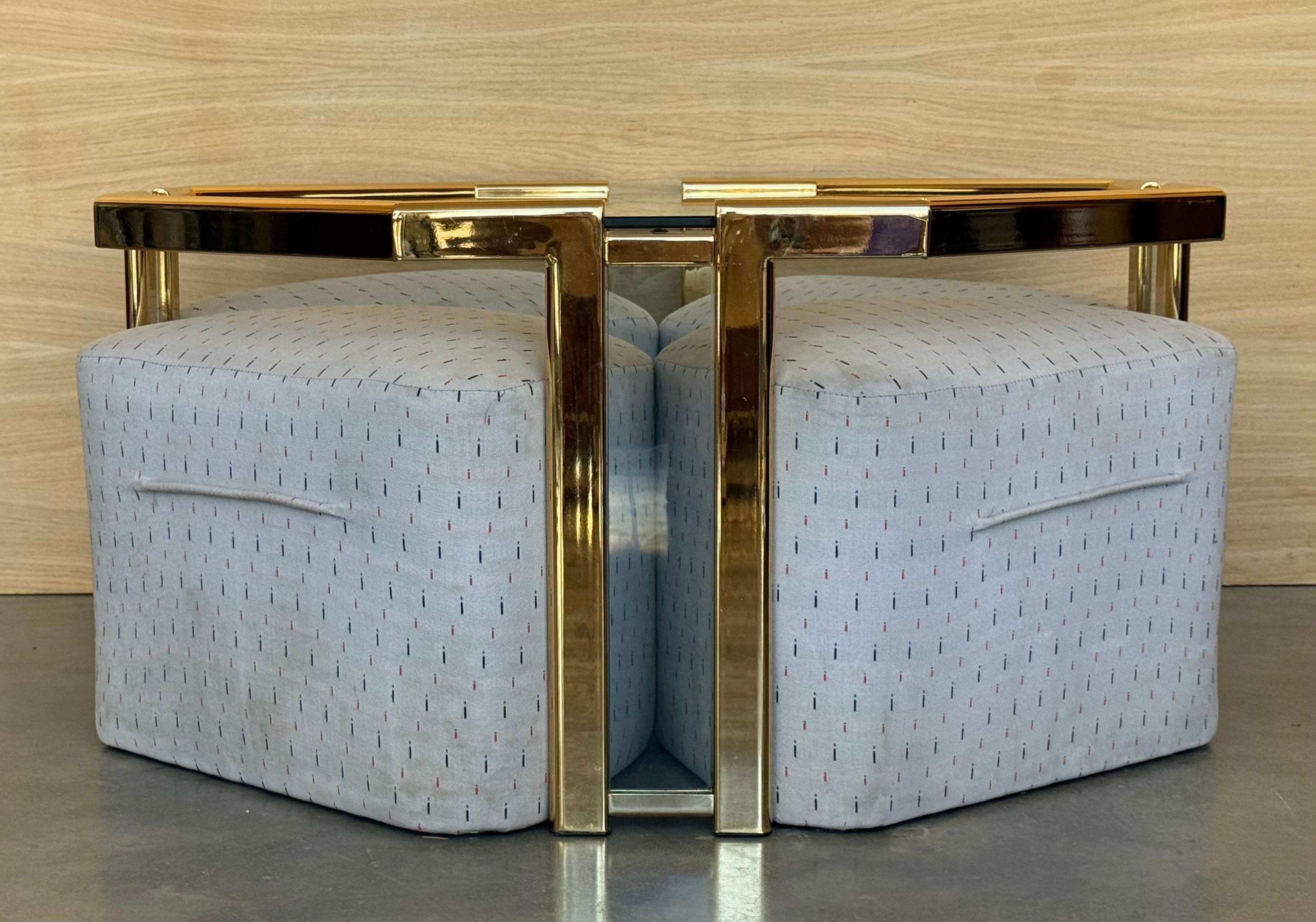 Espagnol Table basse ou d'appoint hexagonale dorée avec quatre tabourets gigognes avec plateau en verre en vente