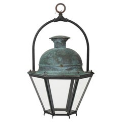 Lanterne hexagonale à panneaux de verre bombé vert