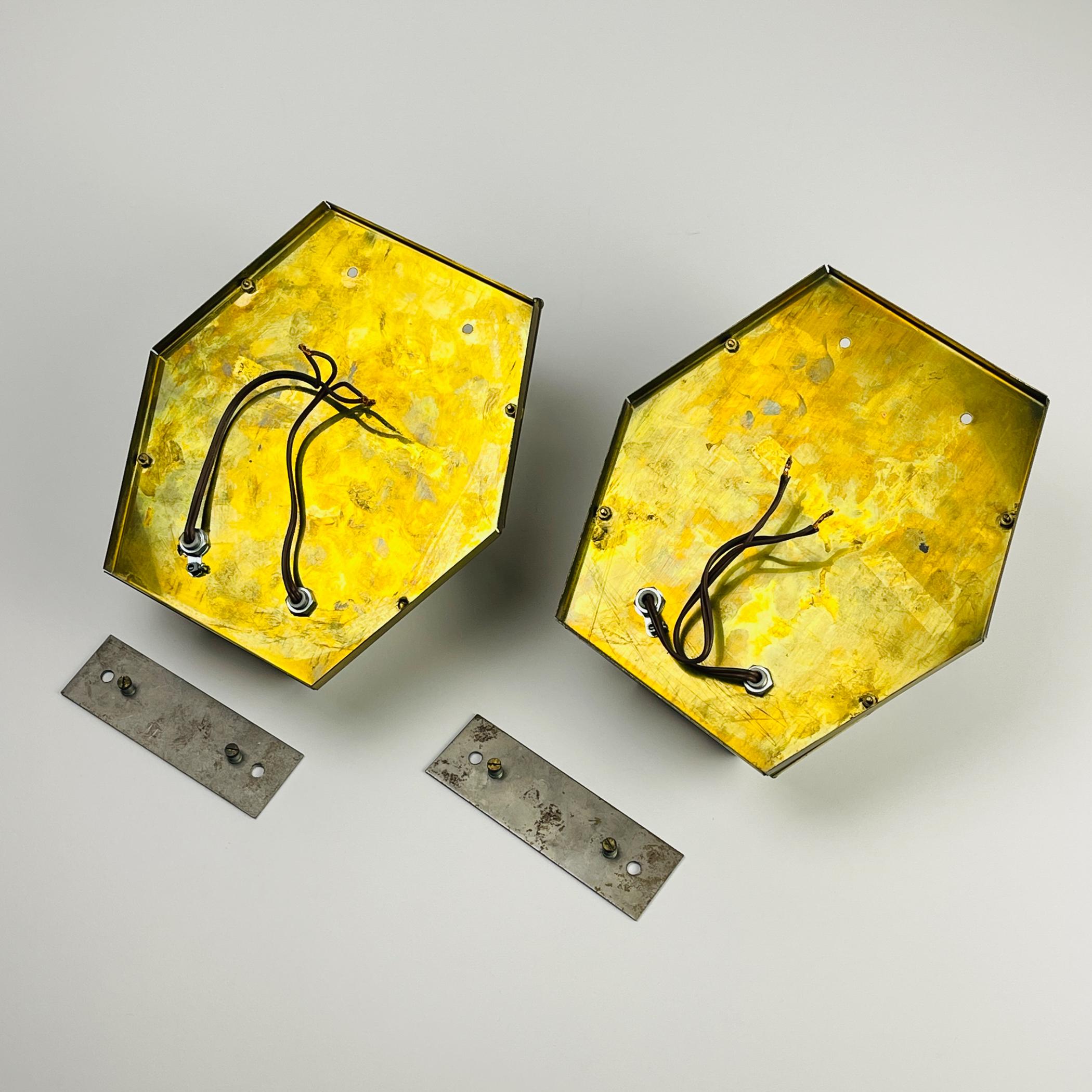 Sechseckige Wandleuchter aus Gold, Messing und Kristall, 1960er Jahre, 2er-Set im Angebot 4