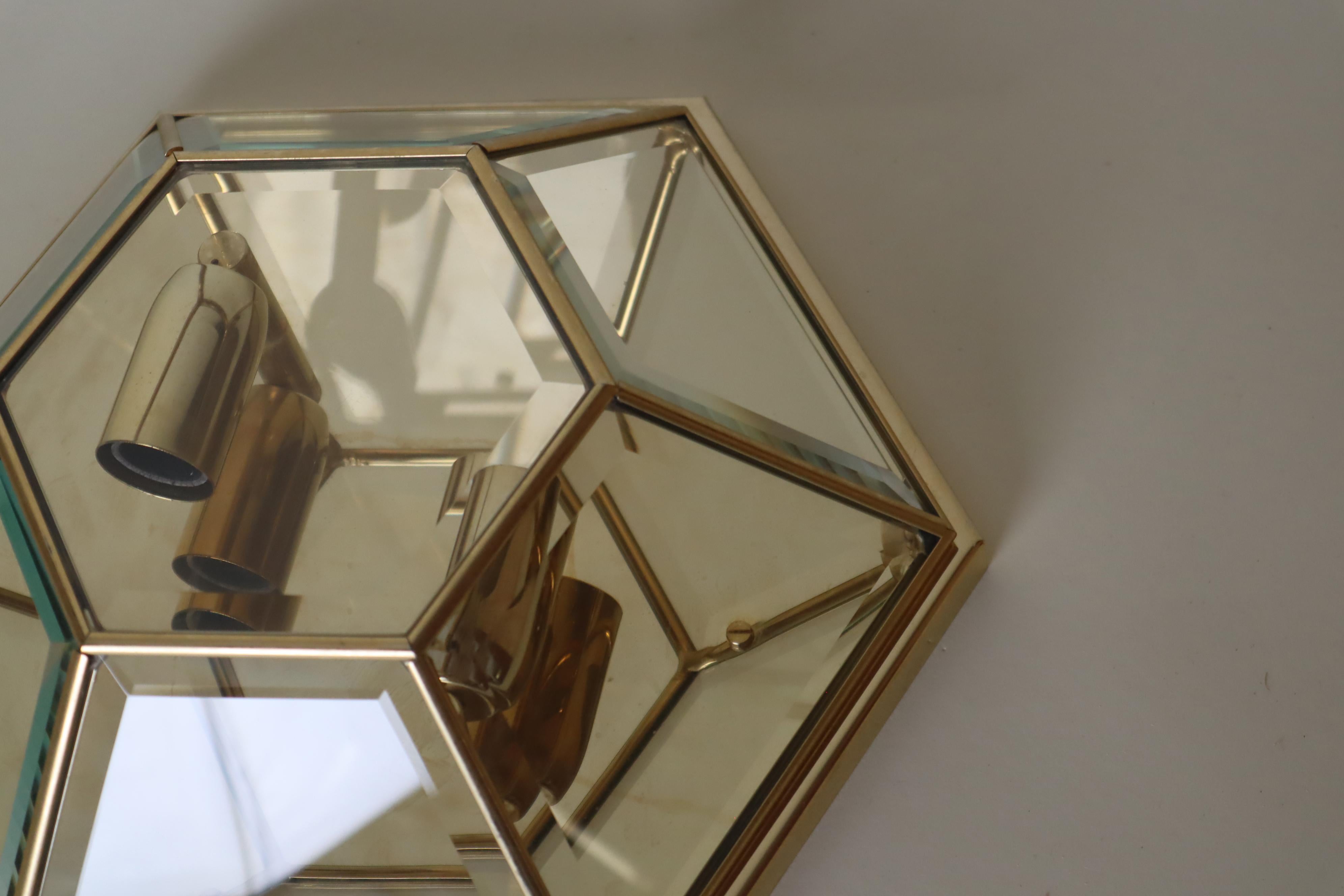 Lampe murale ou encastrée hexagonale plaquée or avec verre à facettes, Italie, années 1980 en vente 5