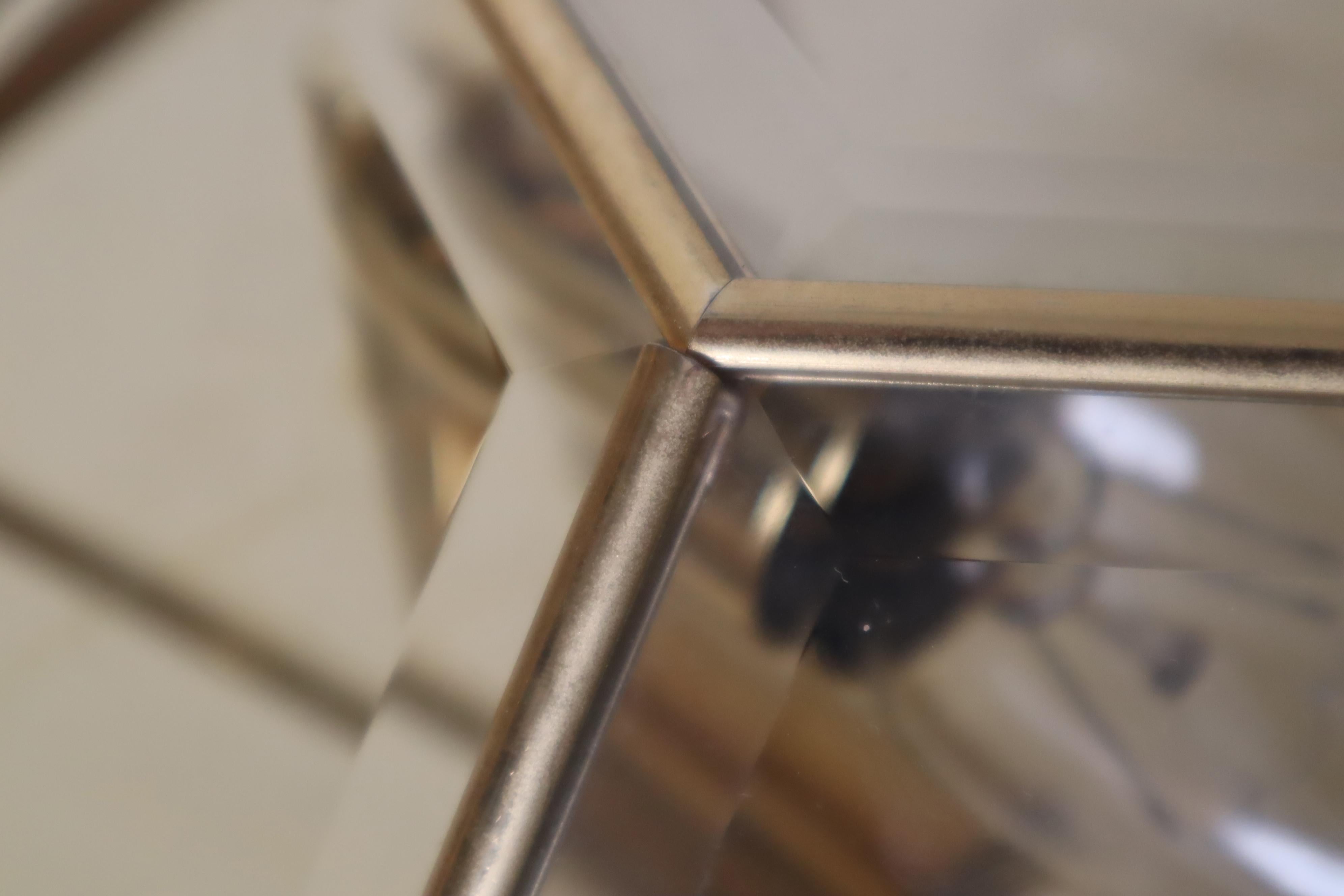 Hollywood Regency Lampe murale ou encastrée hexagonale plaquée or avec verre à facettes, Italie, années 1980 en vente