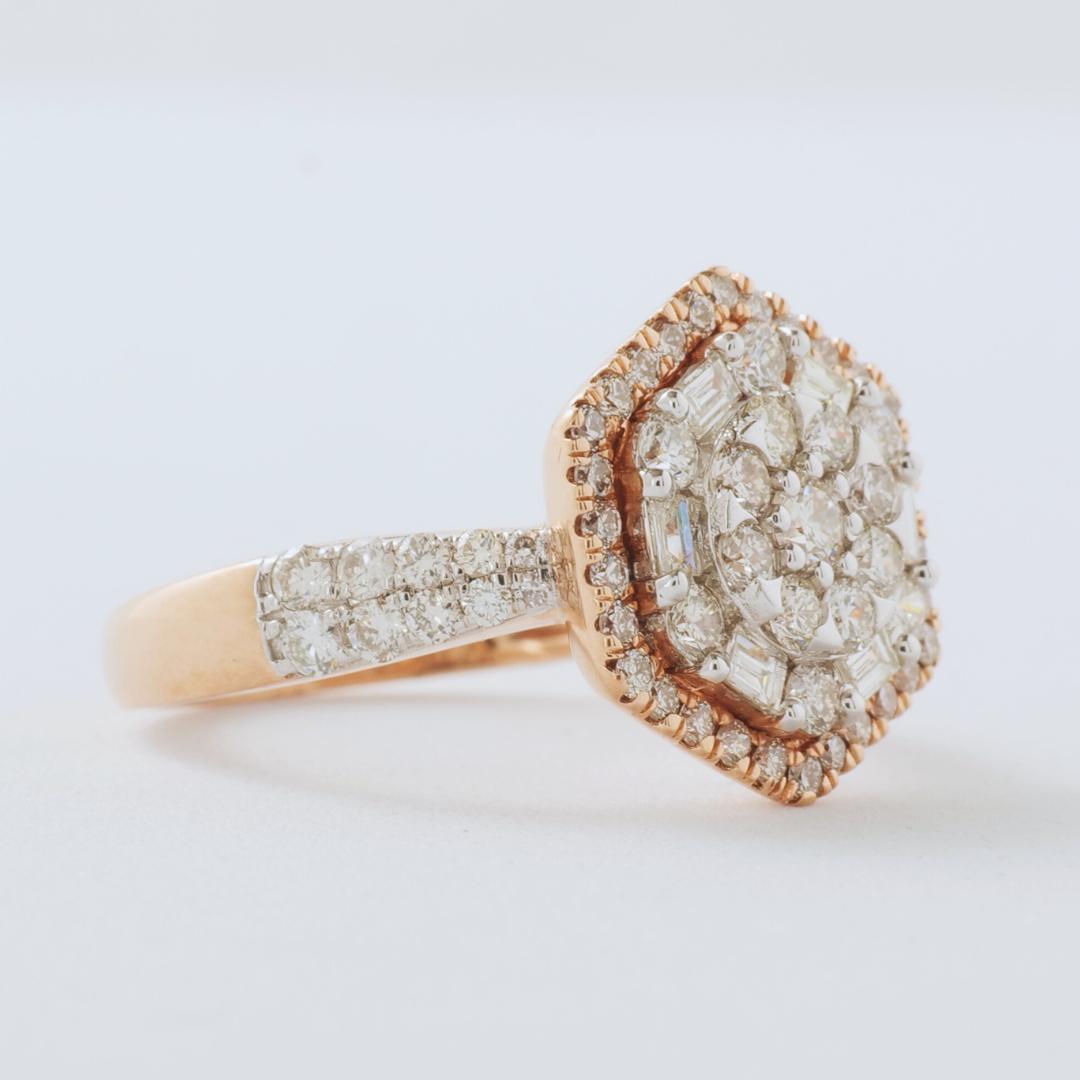 Anello geometrico con diamante naturale a raggiera esagonale in oro massiccio 14k (certificato) In condizioni Nuovo in vendita a New Delhi, DL