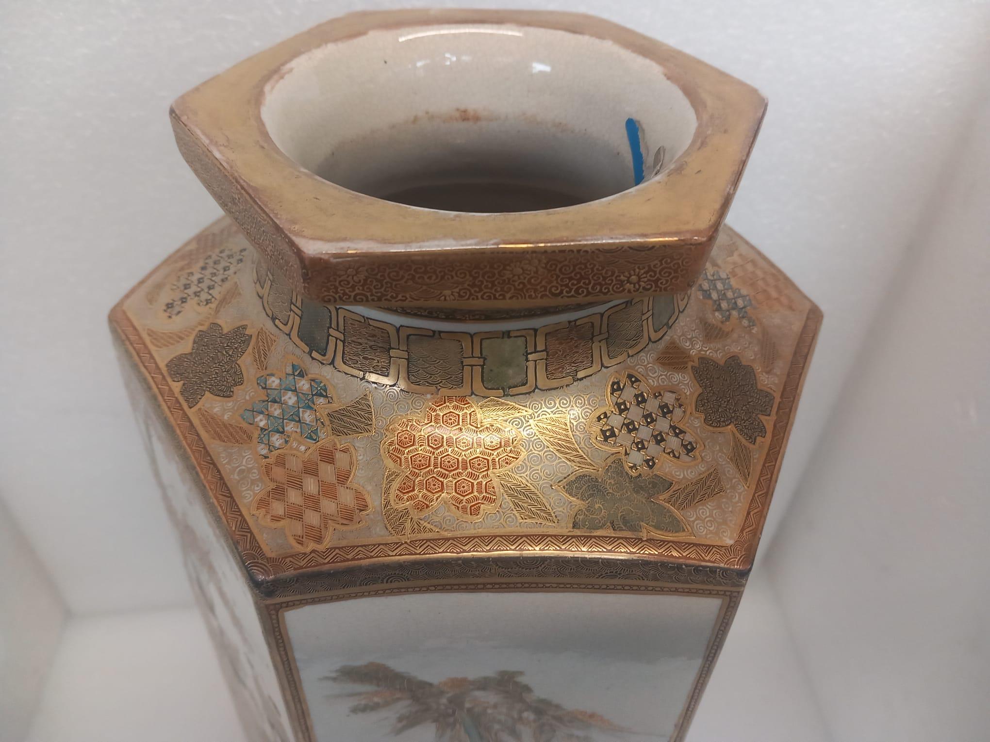 Vase japonais Satsuma hexagonal datant de la fin du XIXe siècle en vente 3