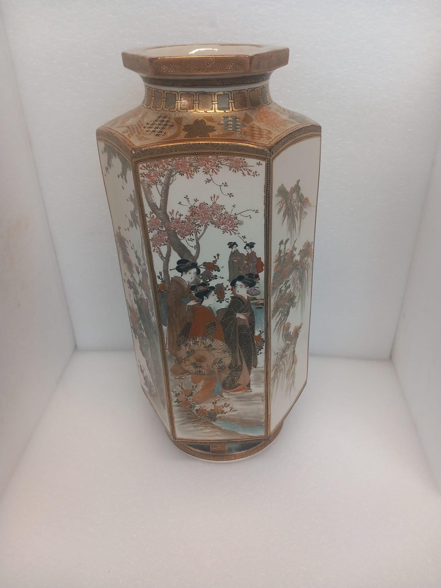 Meiji Vase japonais Satsuma hexagonal datant de la fin du XIXe siècle en vente