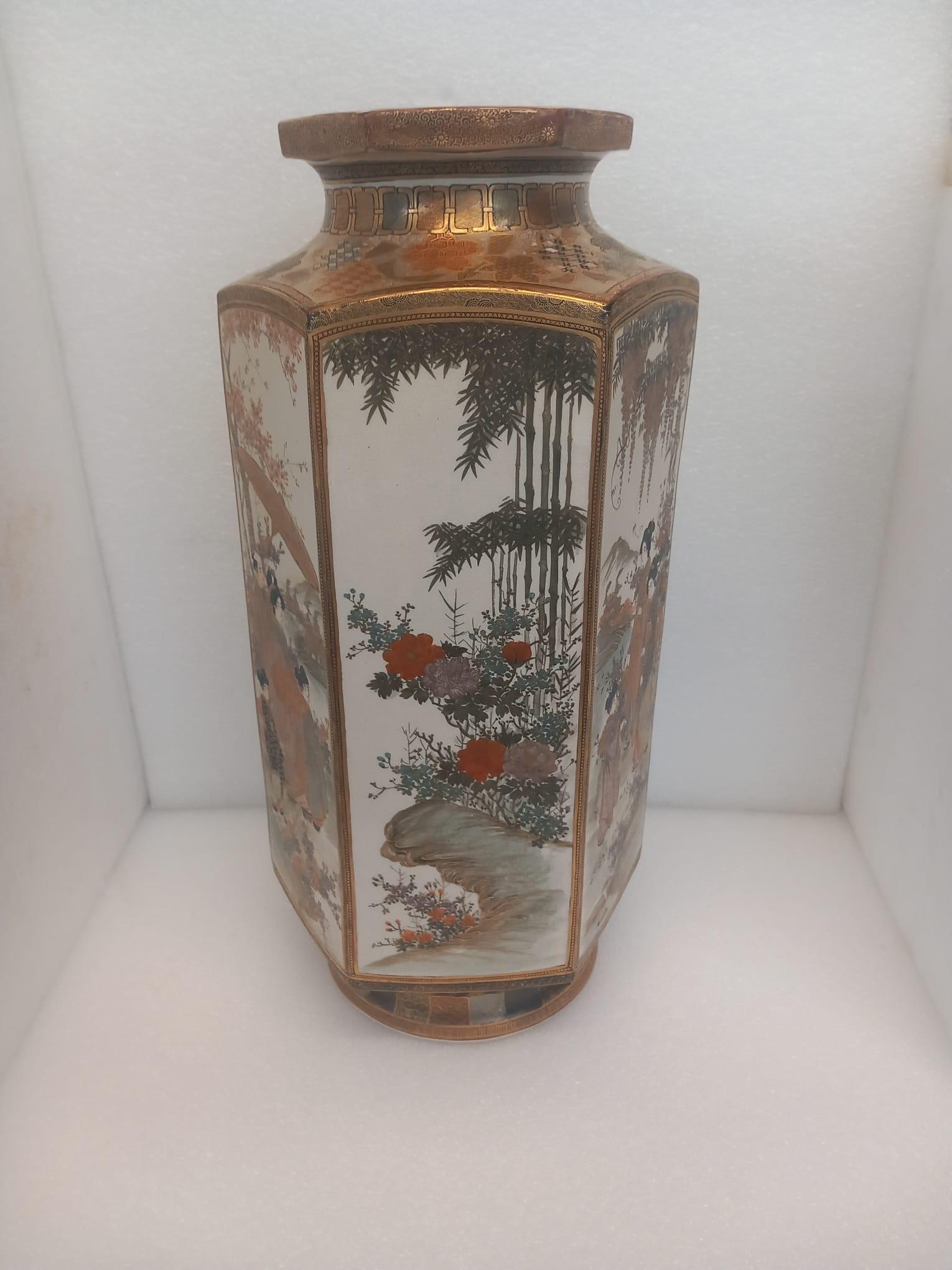 Vernissé Vase japonais Satsuma hexagonal datant de la fin du XIXe siècle en vente