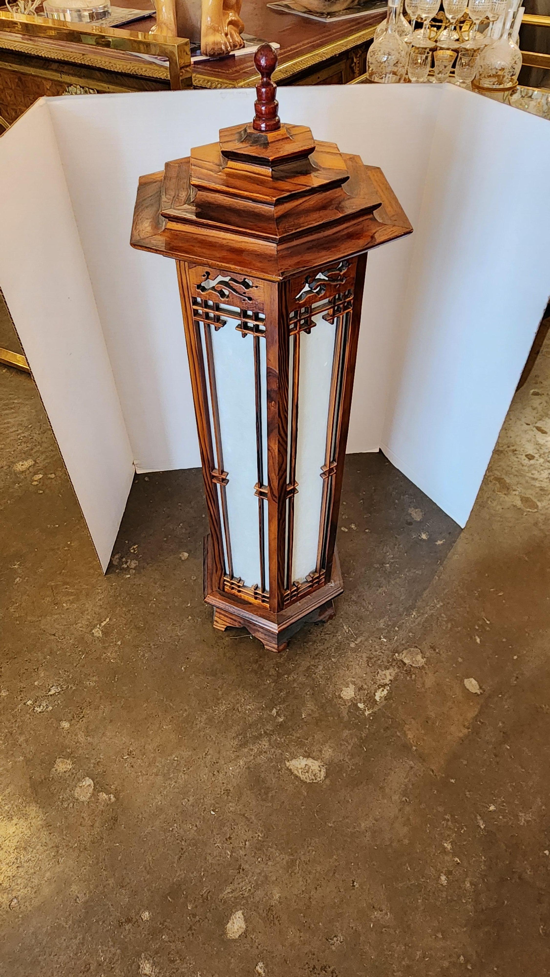 Autre Lampadaire coréen hexagonal en vente