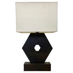 Lampe hexagonale en métal conçue par Juan Montoya