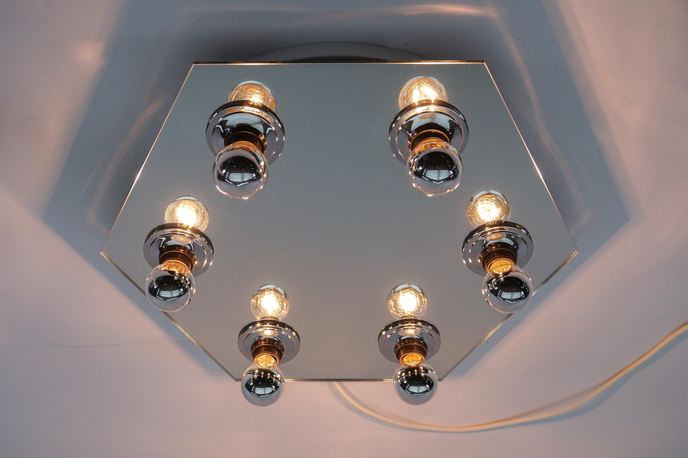 Hexagonal Mirrored Ceiling Lamp With Six Light Bulbs, 1970s Italy In Good Condition For Sale In Nürnberg, Bayern