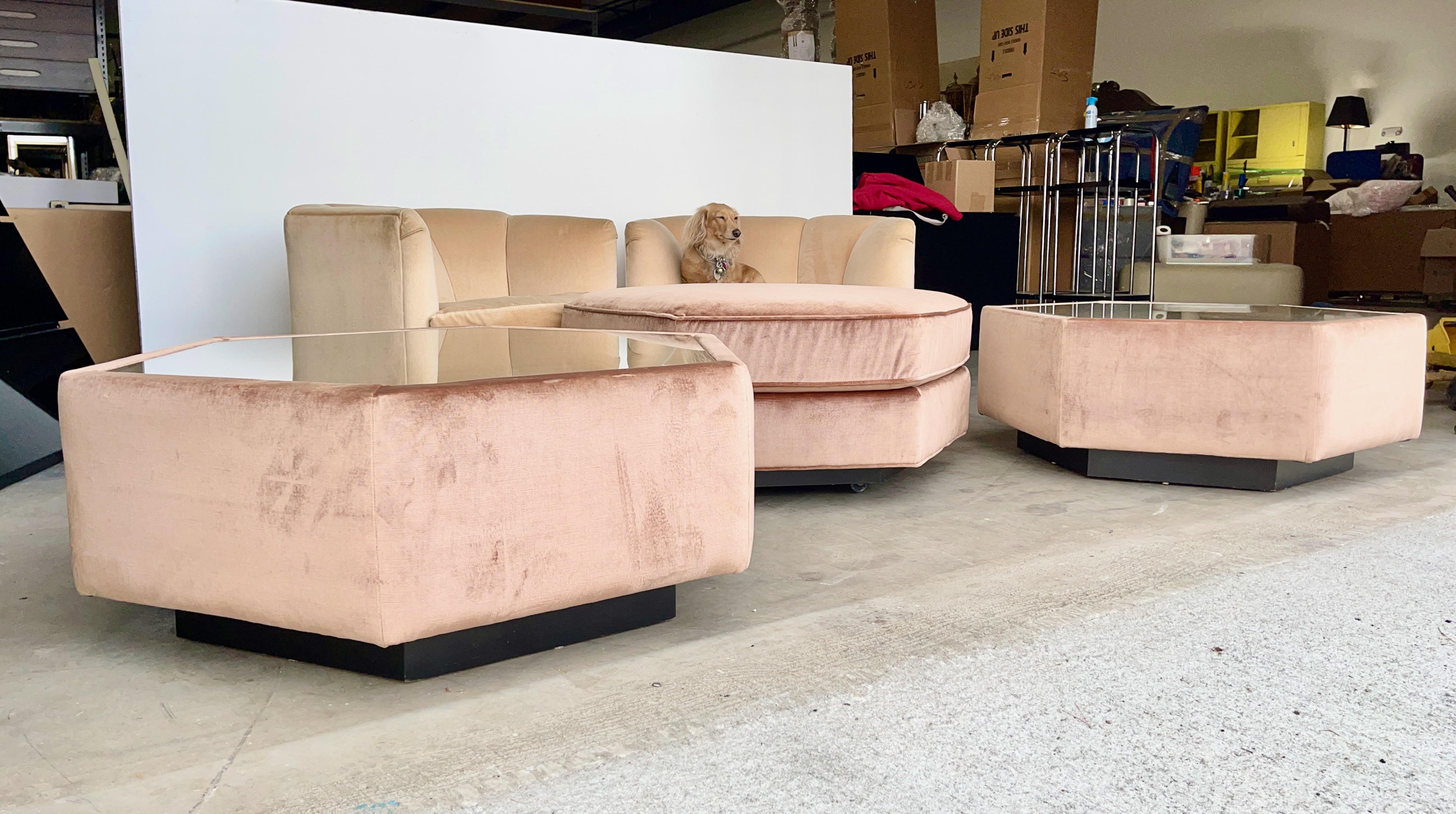 Tissu d'ameublement Pouf hexagonal et paire de tables d'appoint rembourrées par Bernhardt Flair en vente