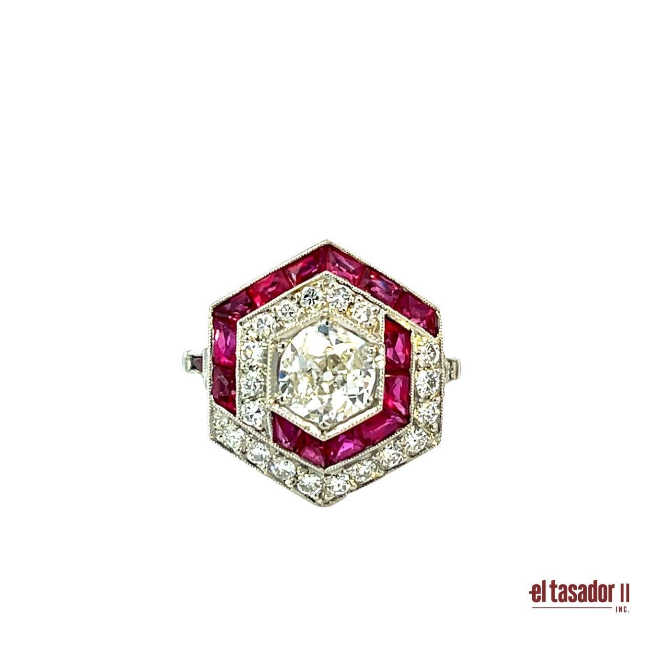Anillo hexagonal de platino con rubíes de 4,46 ct y diamantes de 0,86 ct en Nuevo estado para la venta en Aventura, FL