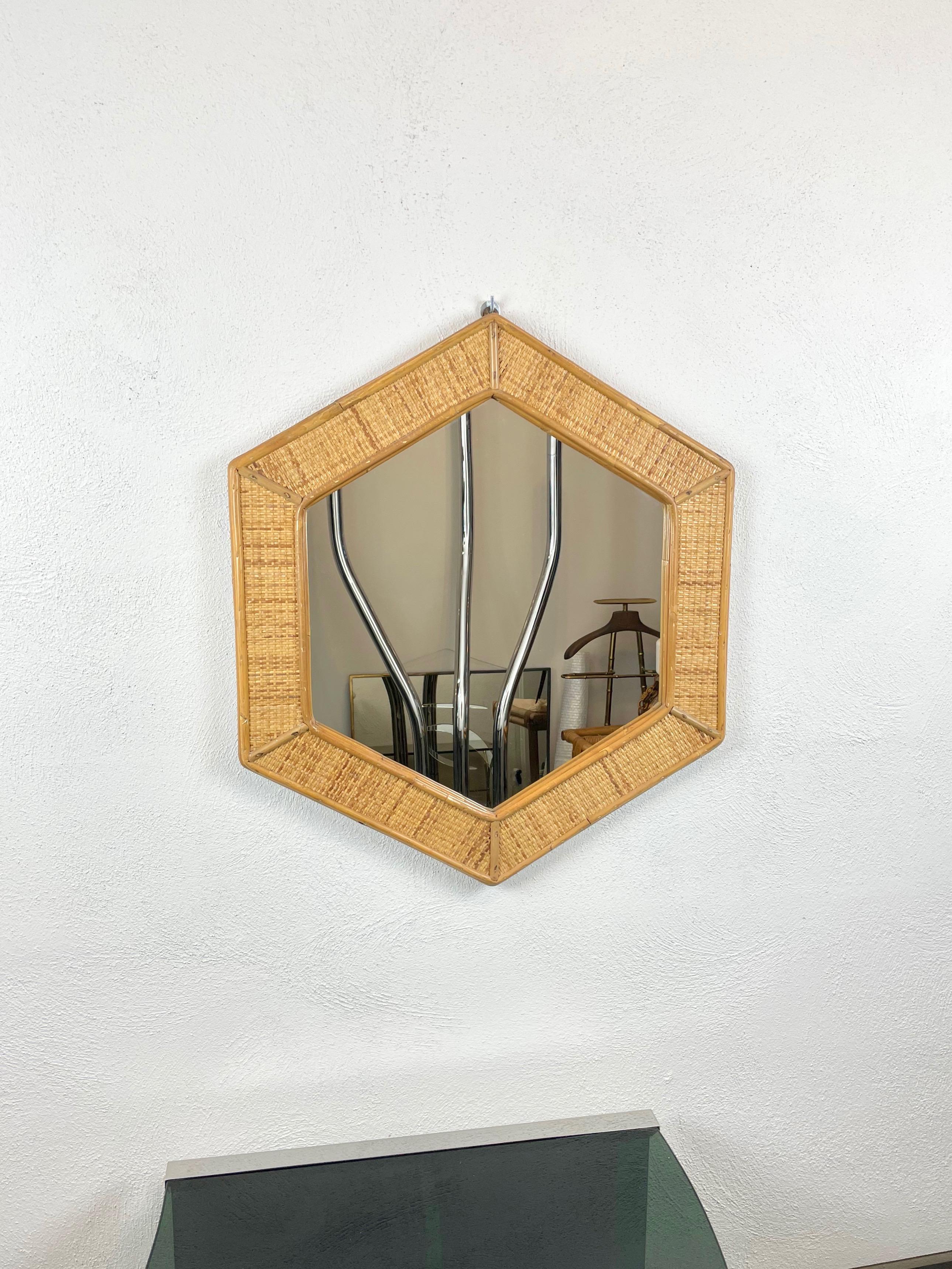 Hexagonal Rattan Wall Mirror, Italy, 1970s In Good Condition In Rome, IT