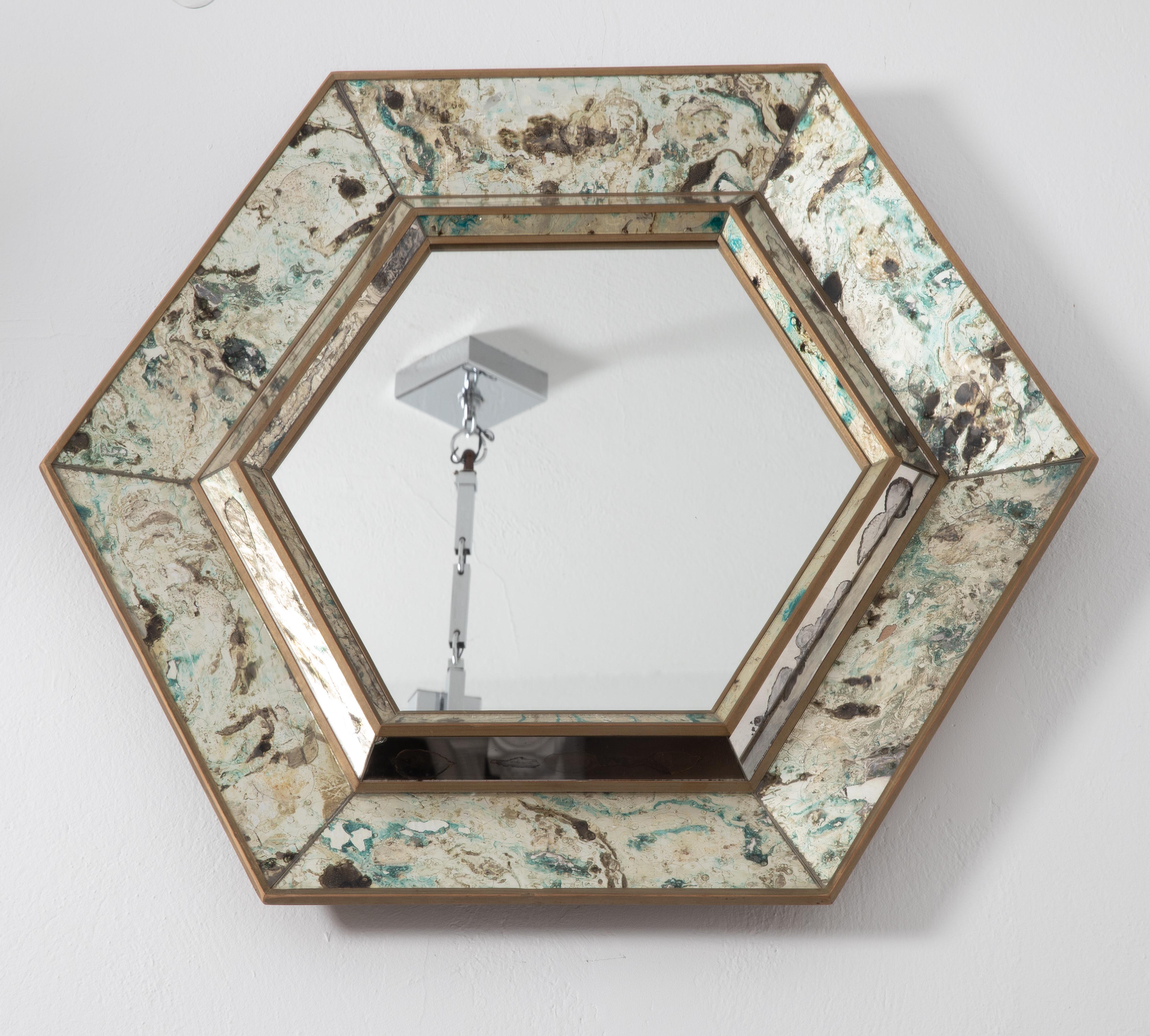 Hexagonal Reverse Painted Mirror In Excellent Condition For Sale In Bridgehampton, NY