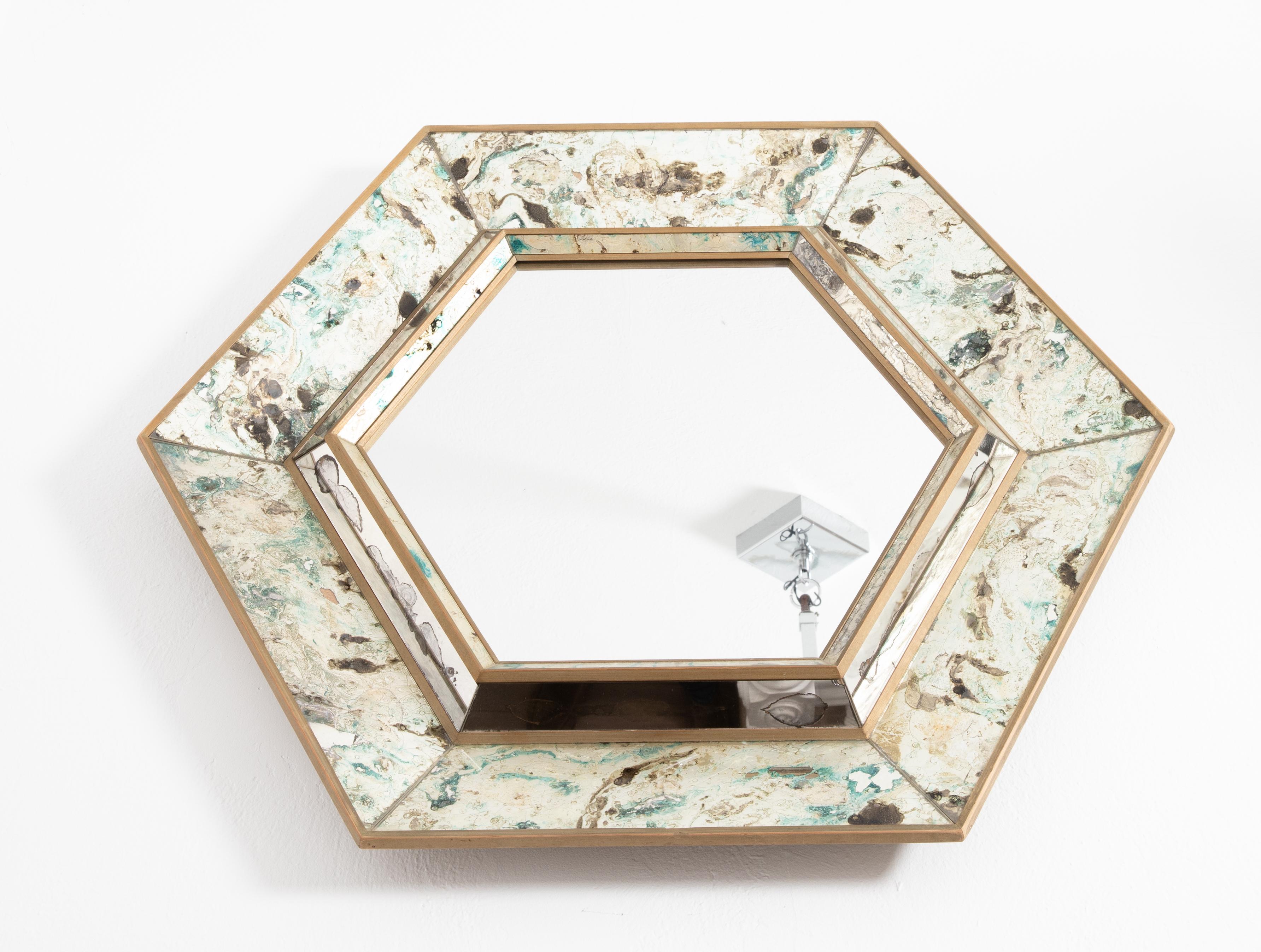 Peint Miroir hexagonal peint au verso en vente