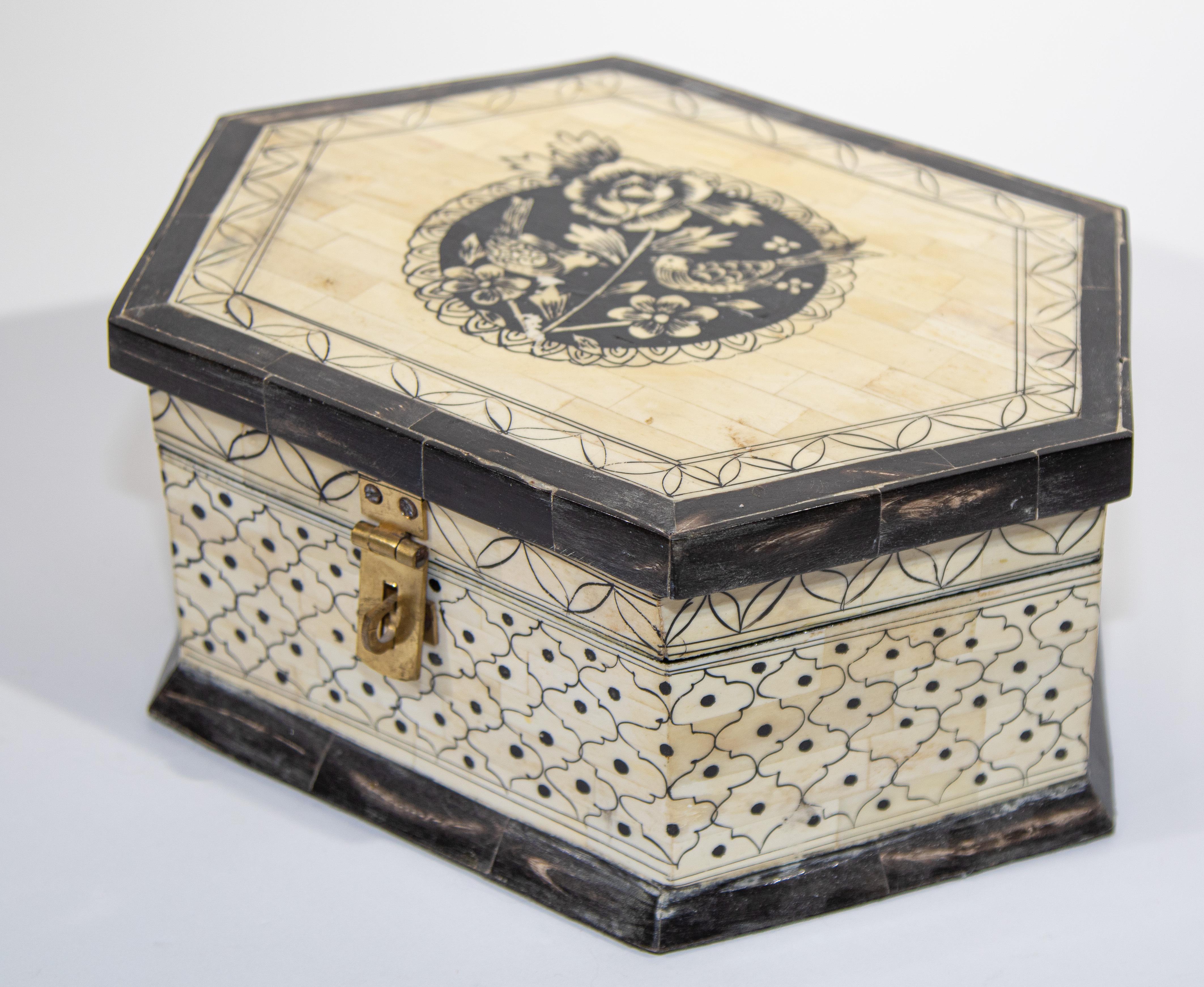 Hexagonal Shape Large Moorish Mughal Raj Decorative Jewelry Box In Good Condition In North Hollywood, CA