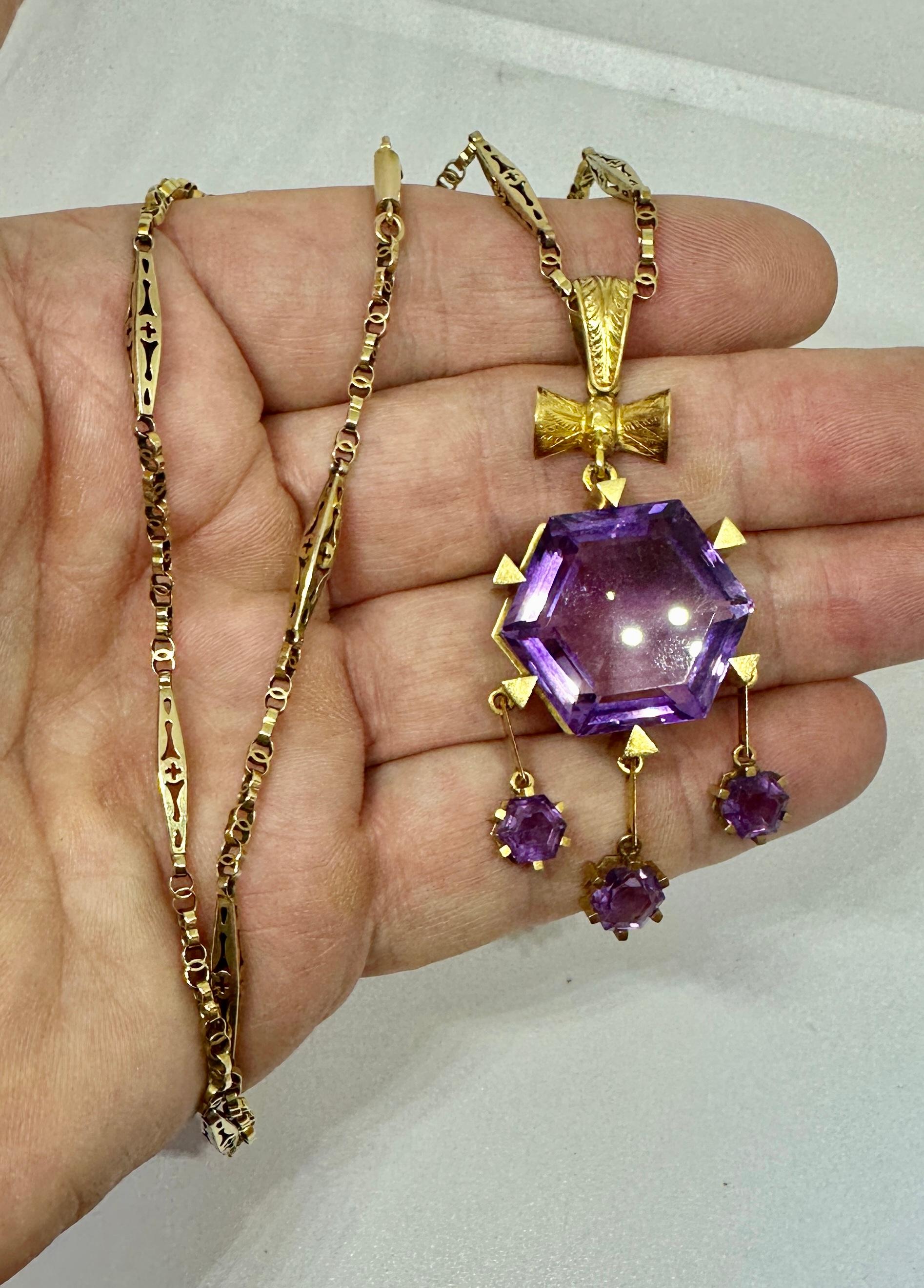 Hexagonal Siberian Amethyst Pendant Necklace Antique Victorian 14 Karat Gold In Excellent Condition In New York, NY