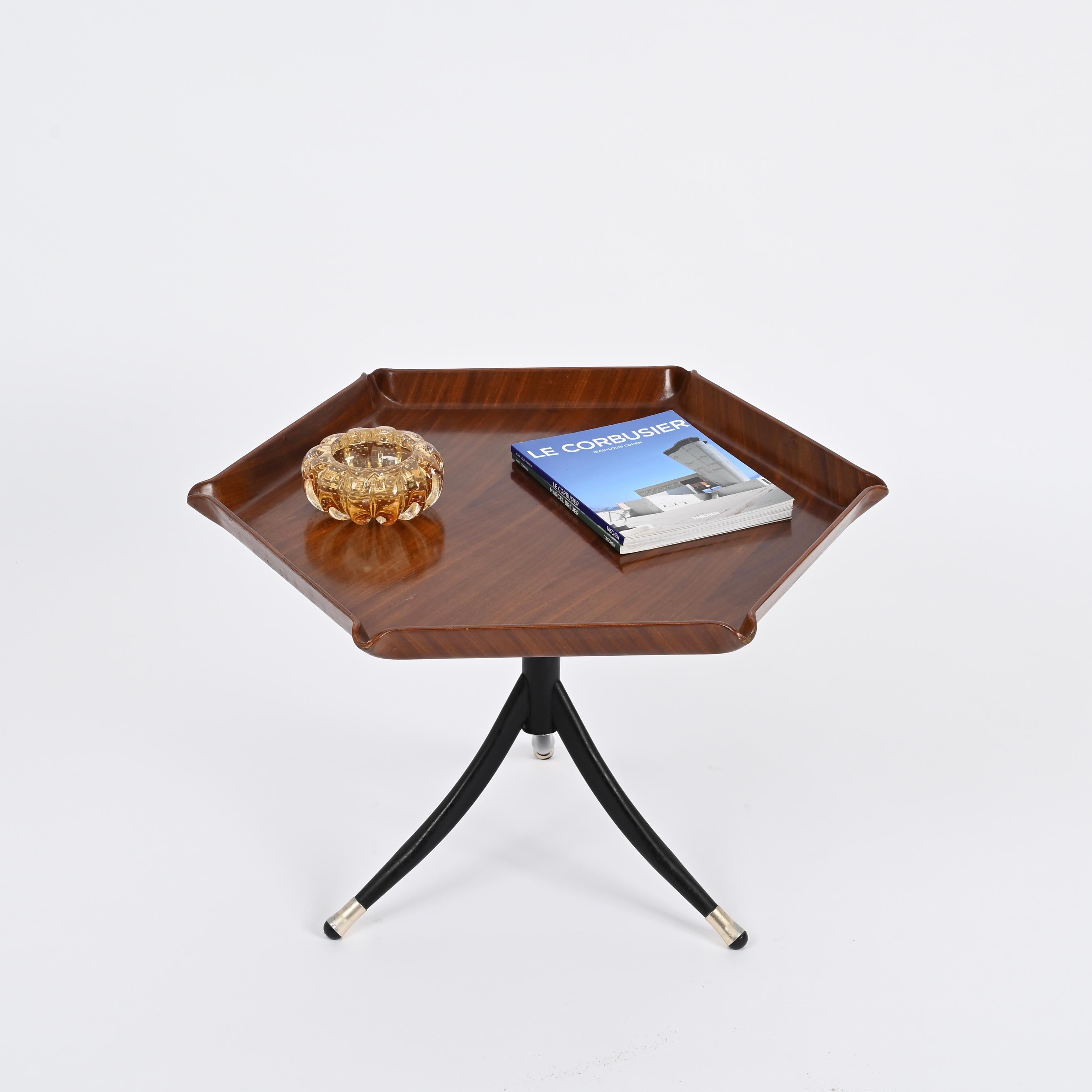 Milieu du XXe siècle Table d'appoint hexagonale en teck cintré et métal par Campo e Graffi, Italie, années 1960 en vente