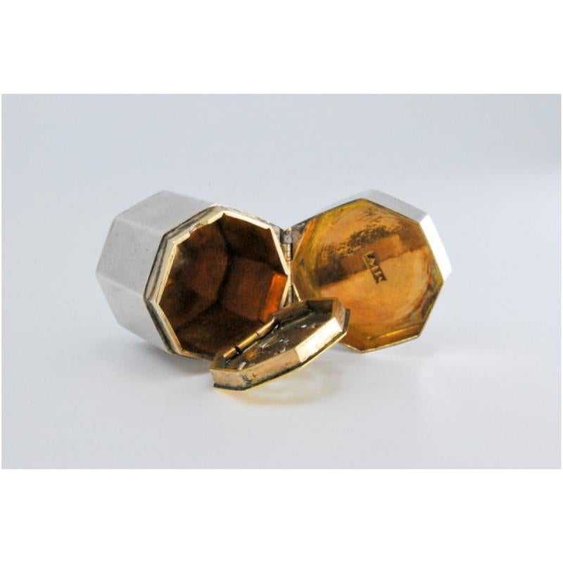 Hexagonal silver and gold vinaigrette box from the George III period For Sale 2
