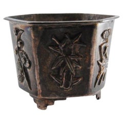 Hexagonal silver compote dish with embossed floral motifs Hexagonal silver compote dish with embossed floral motifs