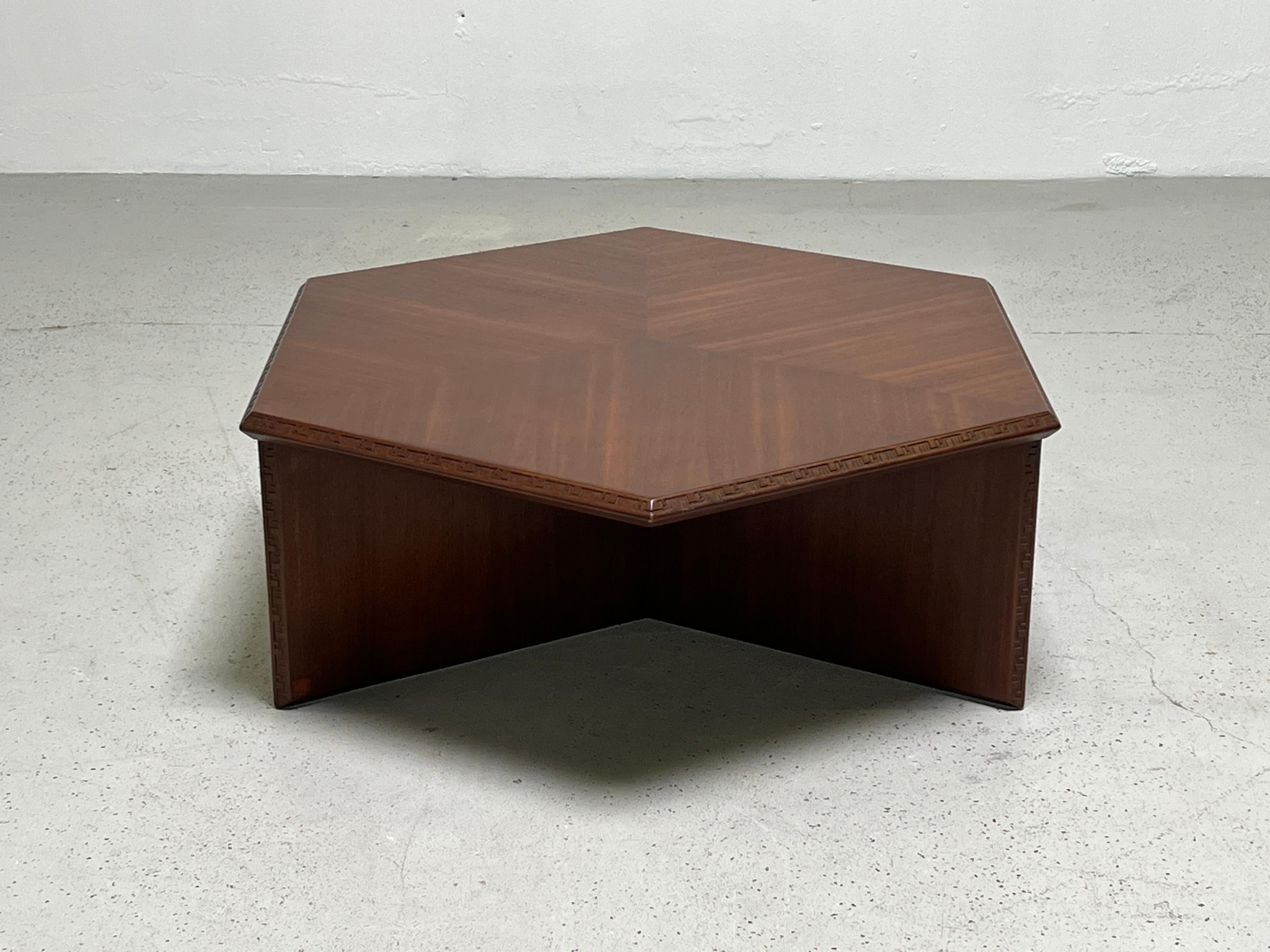 Table basse hexagonale Taliesin de Frank Lloyd Wright pour Henredon Bon état - En vente à Dallas, TX
