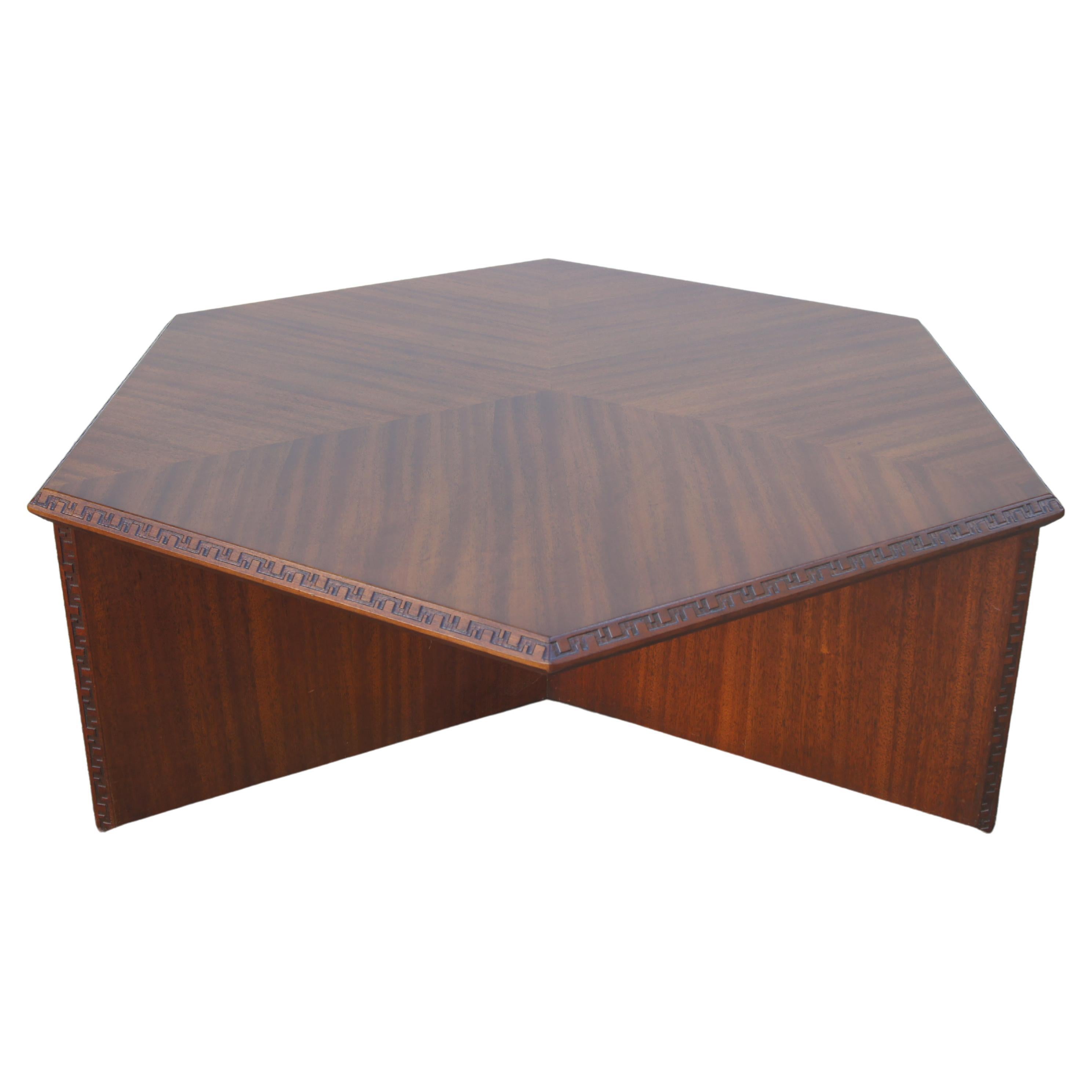 Table basse hexagonale Taliesin de Frank Lloyd Wright pour Heritage-Henredon