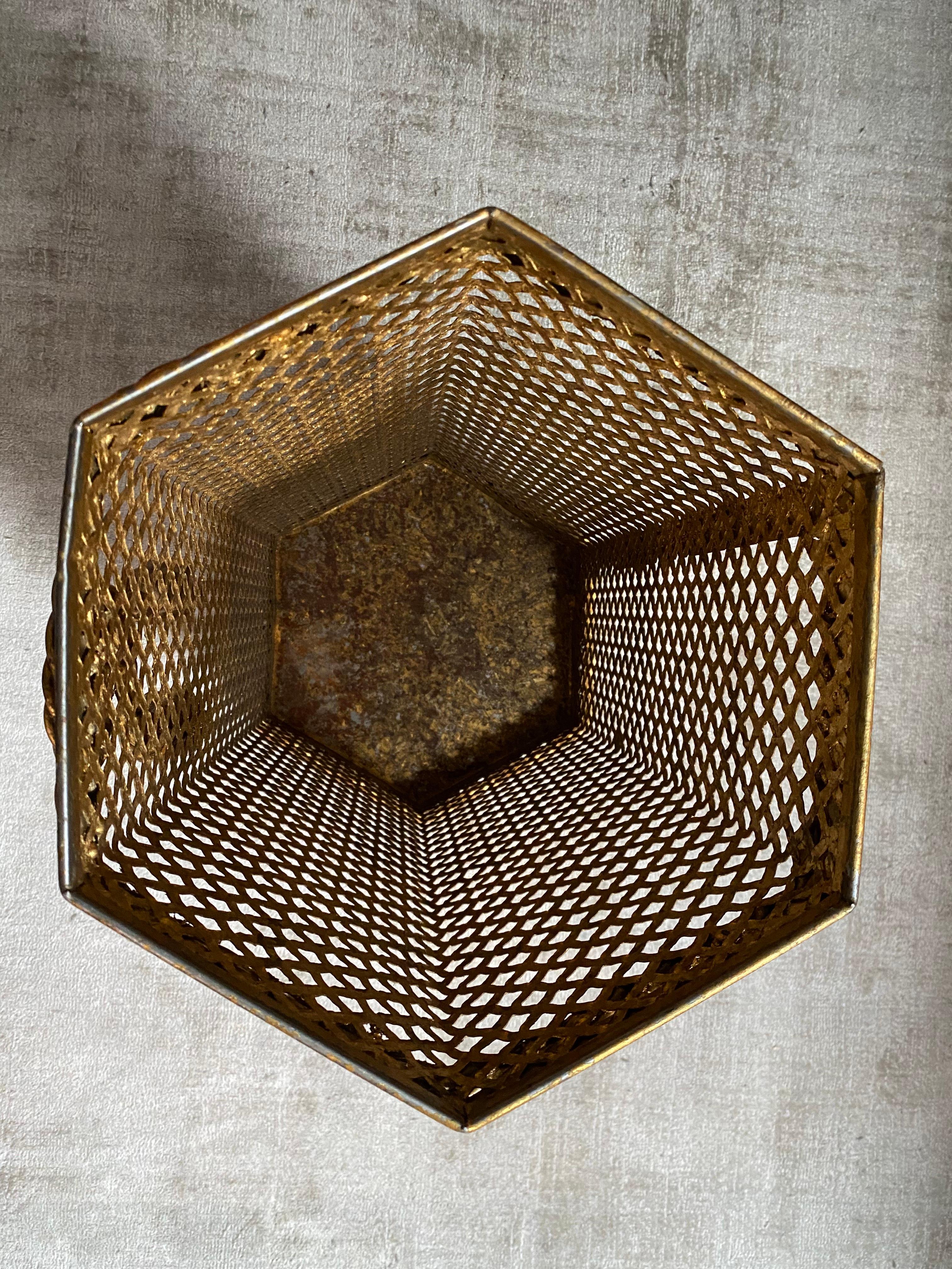 Doré Stand de parapluie hexagonal par Li Puma Firenze, Italie, 1950 Régence hollywoodienne