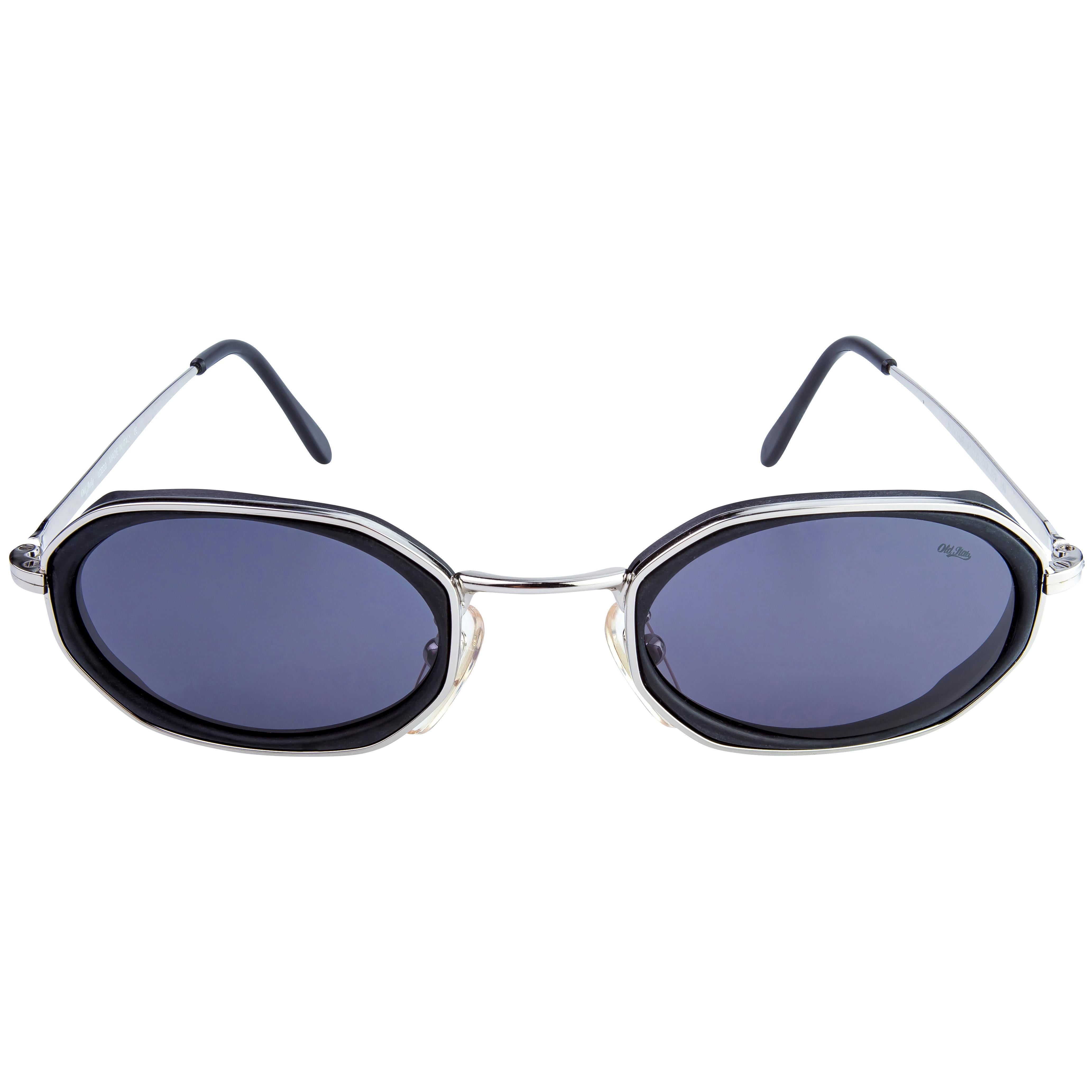 Lozza established in 1878, Lozza is the oldest eyewear brand in Italy, always a forerunner in its choice of styles and materials: in the '20s it launched the first sunglasses in cellulose and in the '30s the folding frames; in the '50s it launched