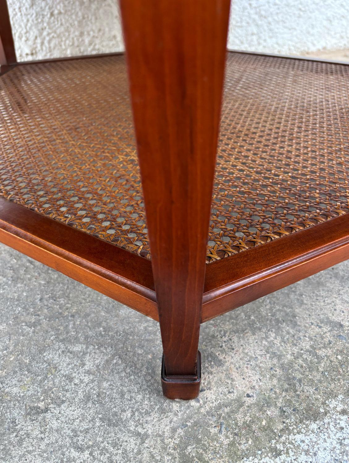 Mesa de centro hexagonal de madera con nivel inferior de caña tejida en venta 3