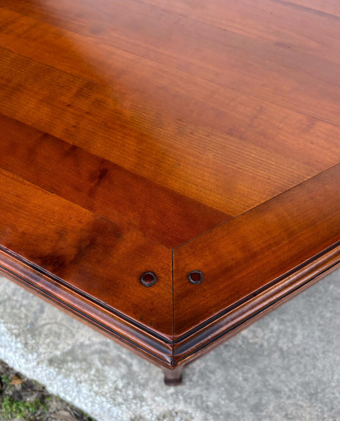 Mesa de centro hexagonal de madera con nivel inferior de caña tejida en venta 1