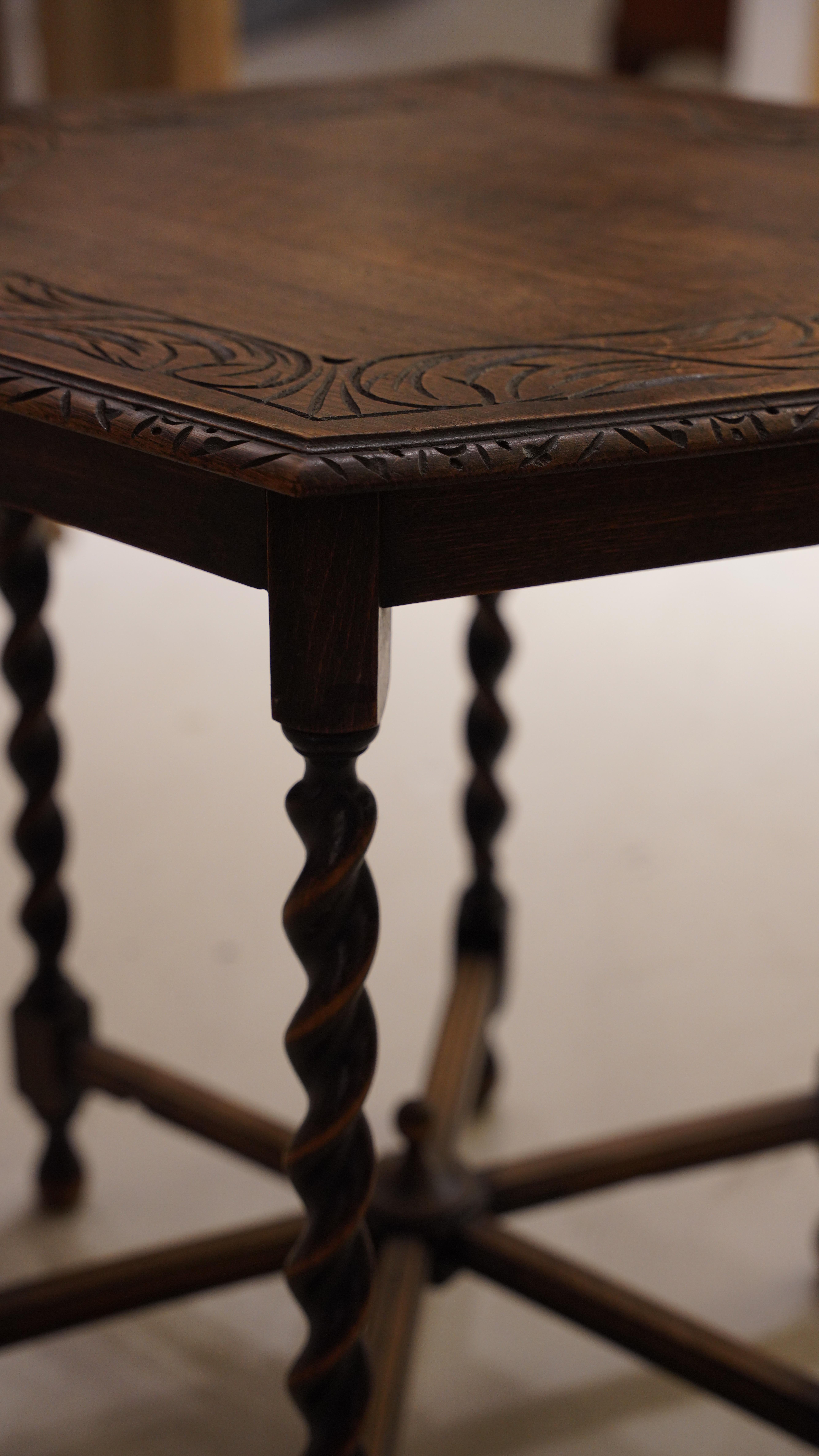 XIXe siècle Table d'appoint hexagonale en bois en vente