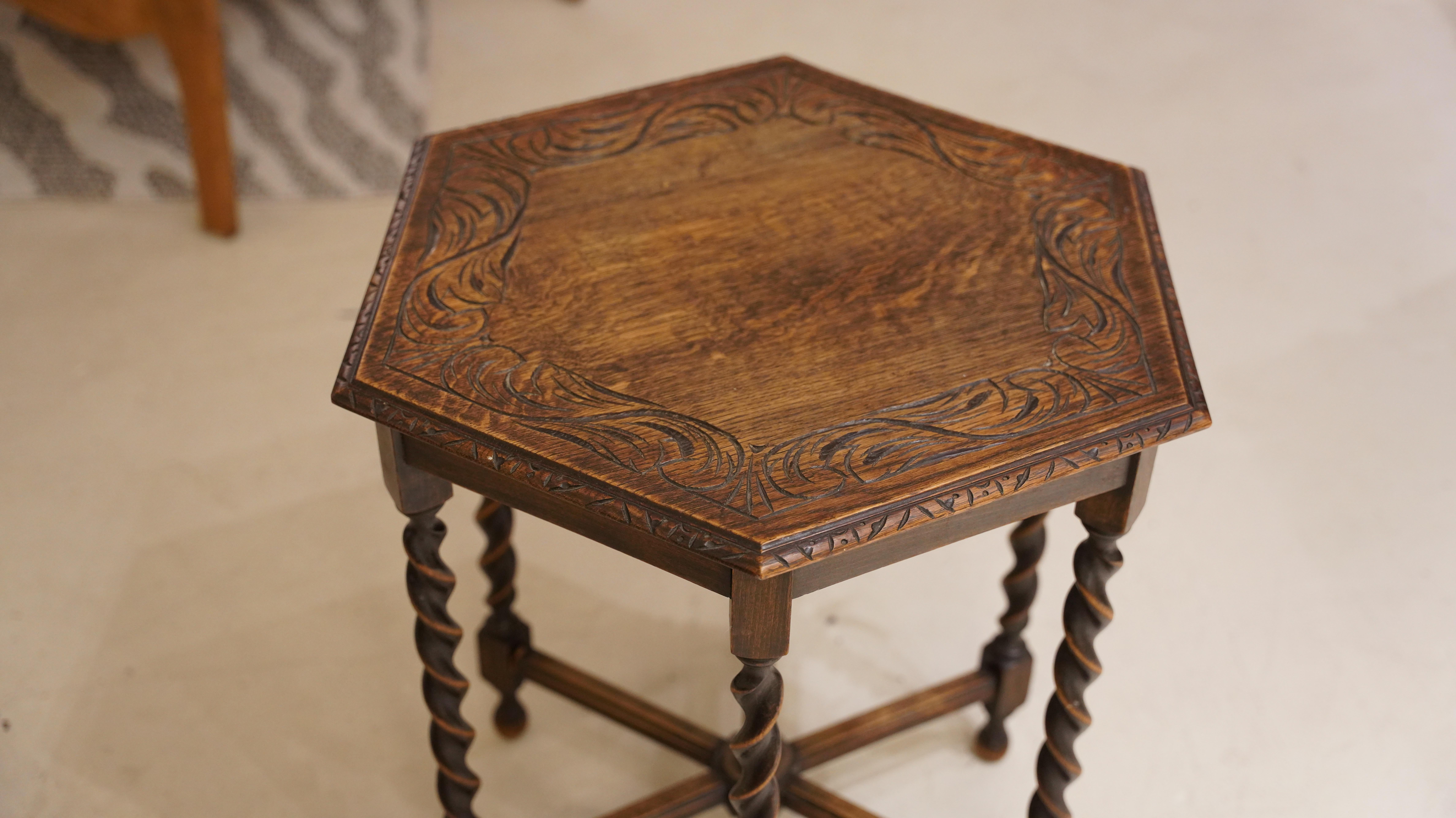 Chêne Table d'appoint hexagonale en bois en vente