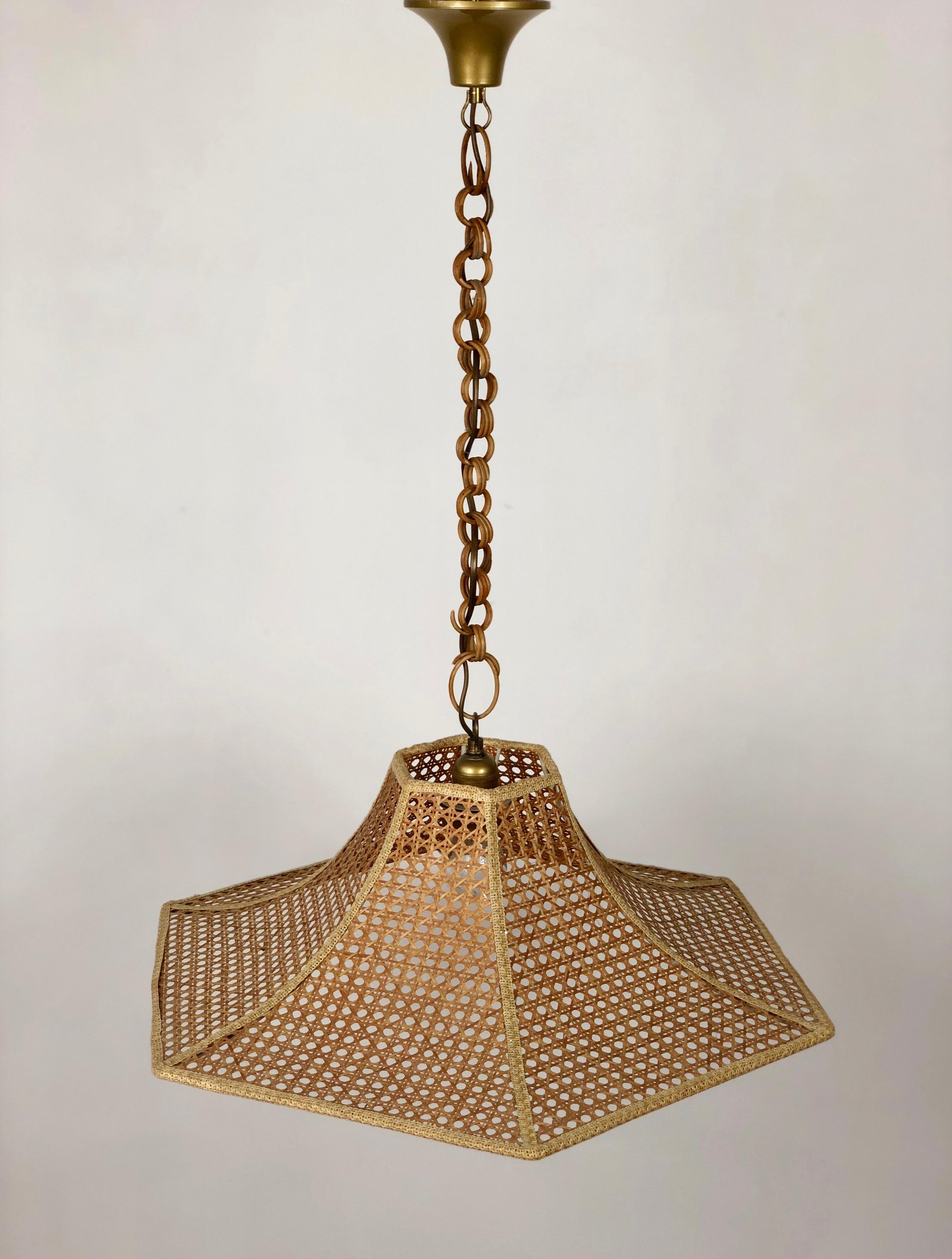 Handcrafted braided rattan / wicker hexagonal shaped pendant lamp. Italy, circa 1960.

Measures: Height with pendant 78 cm.
Height without pendant 20 cm. 
Diameter 60 cm.