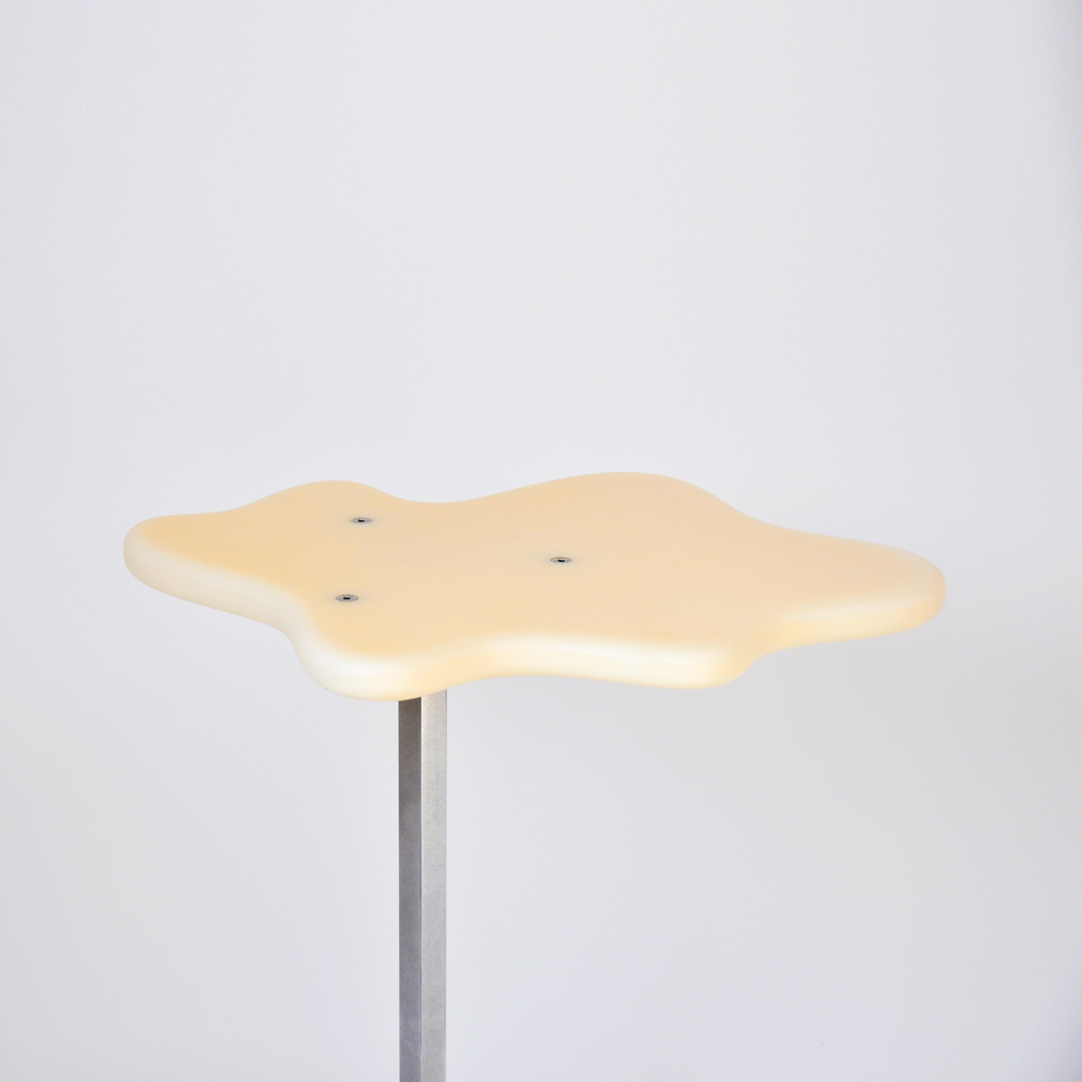 Français Table Hexcurve de MLK Furniture en vente