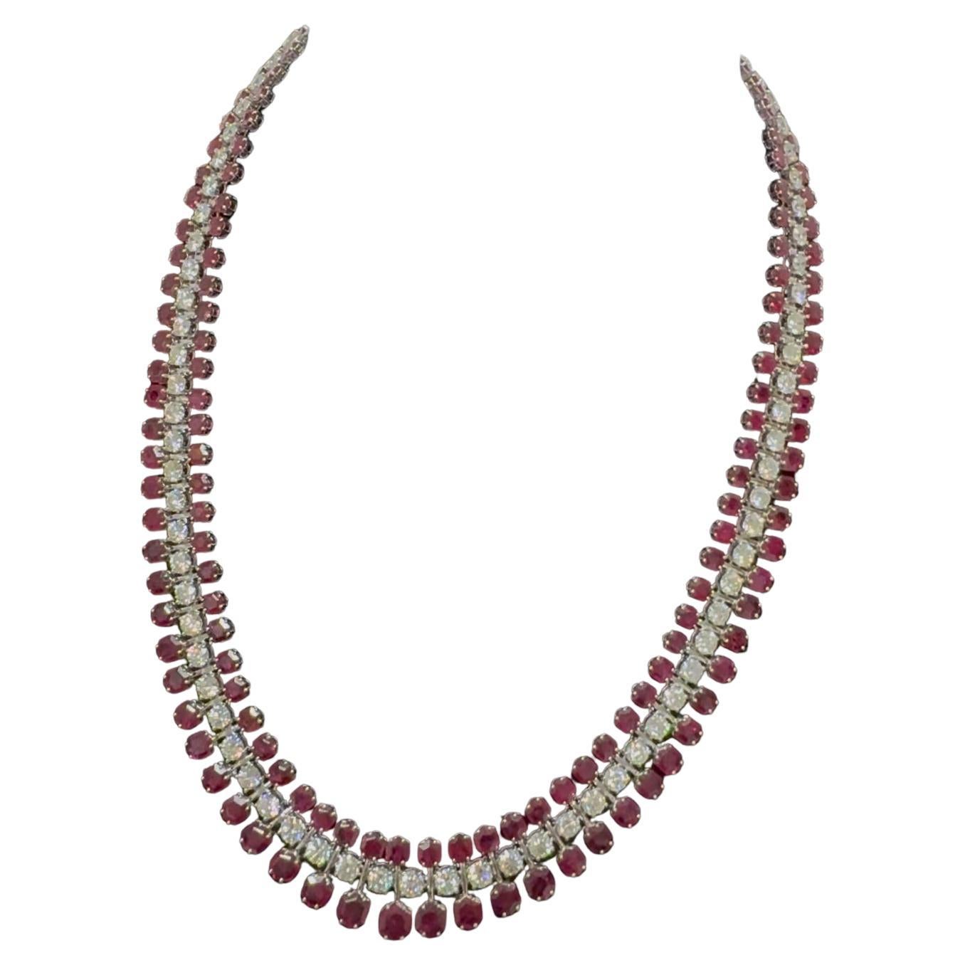 Collier de rubis et diamants de forme hexogène en vente
