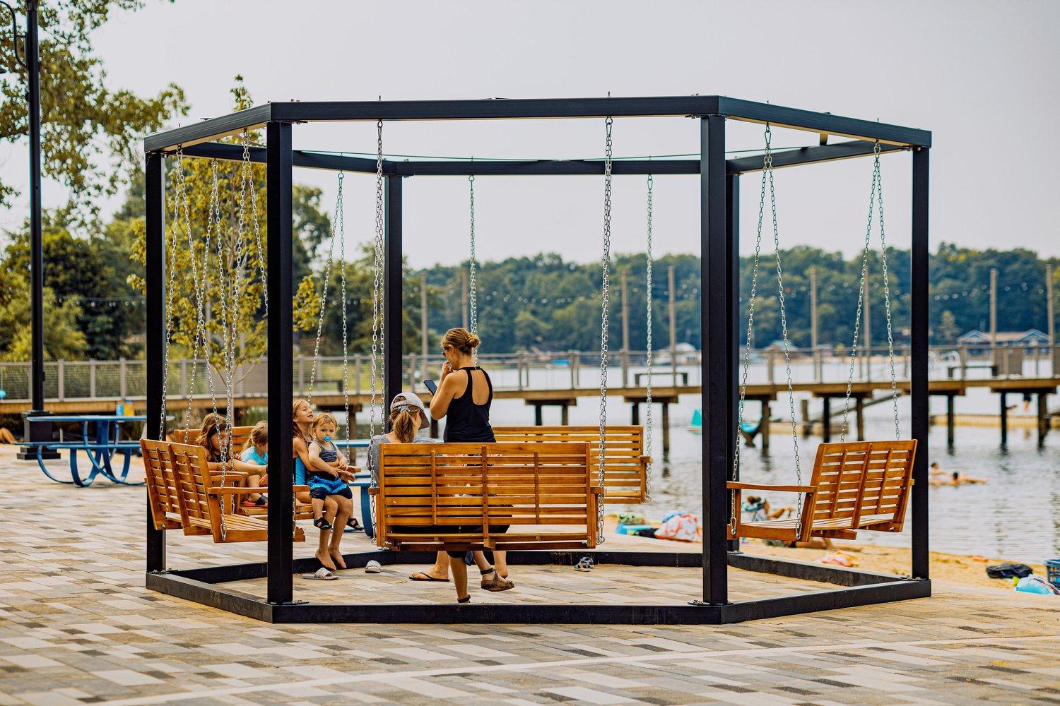 Introducing the HexSwing, a revolutionary take on outdoor seating, providing an unmatched communal experience. With a spacious 16-foot diameter, the HexSwing provides abundant seating, welcoming friends, family, and guests into a unique, interactive