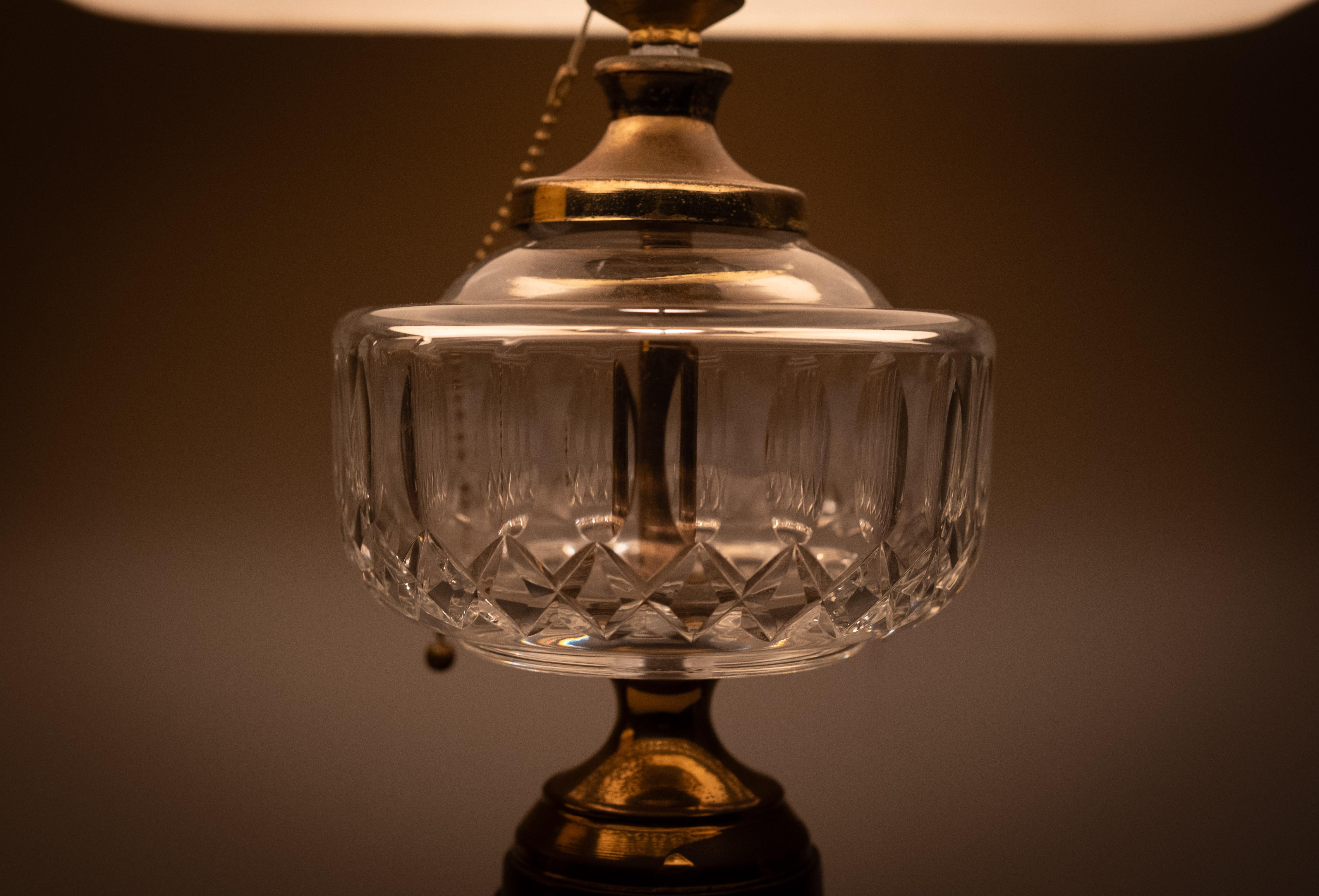 Set di lampade da tavolo Heyco in ottone e cristallo con paralumi 1960s USA in vendita 2