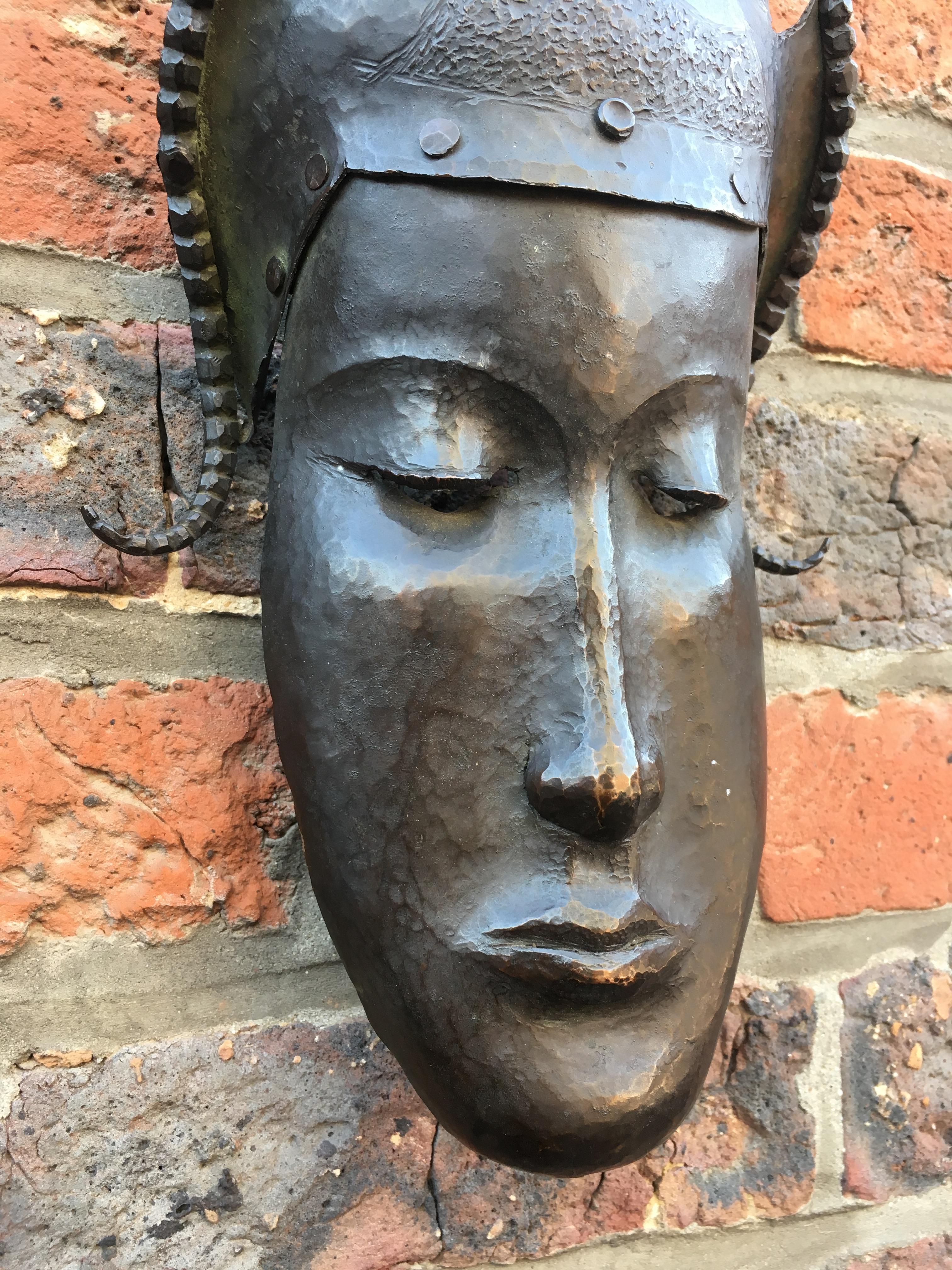 Belgian Heyndrickx, Art Deco Mask in Hammered and Patinated Bronze, Signed, Dated 1941 For Sale