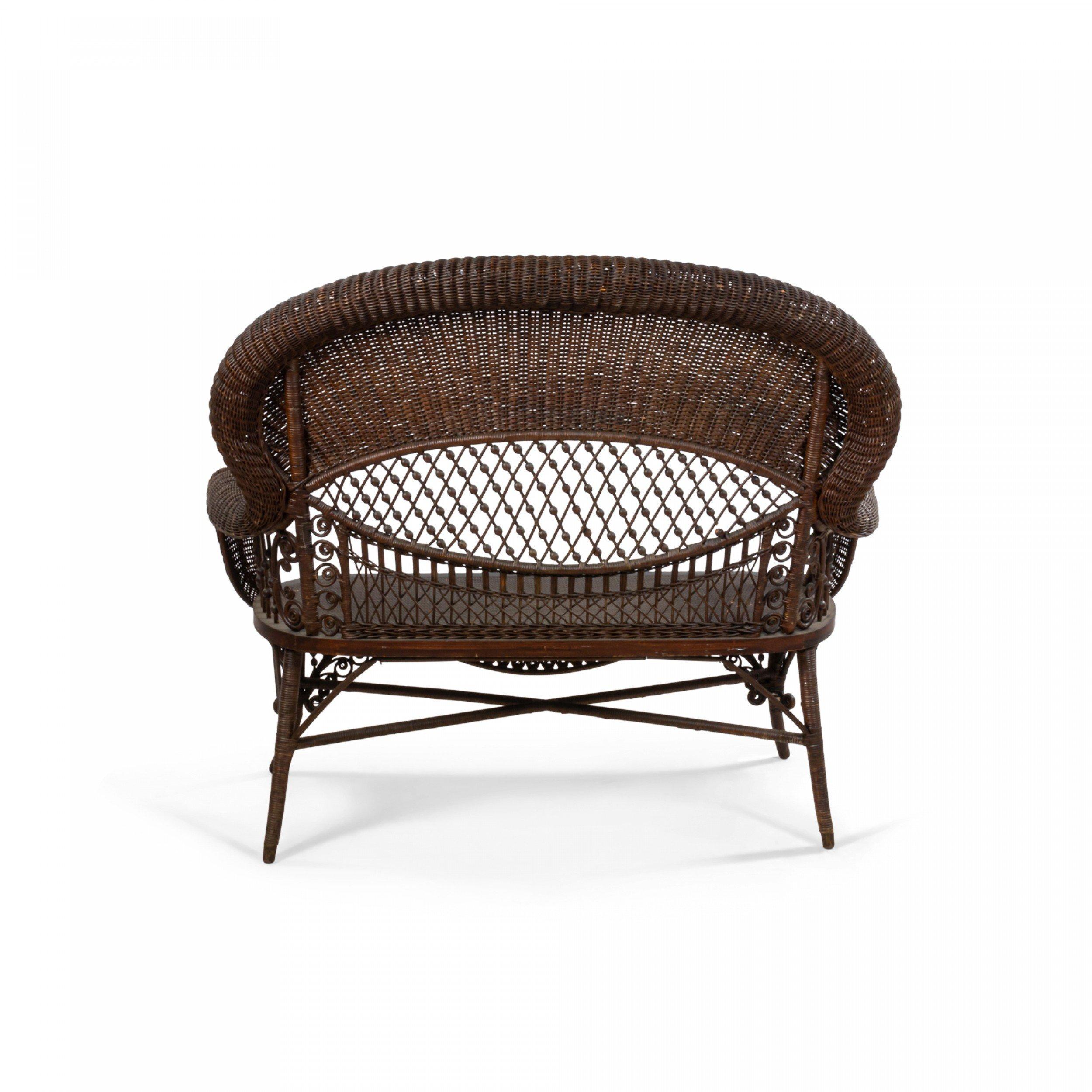 Heywood American Victorian Wicker Settee In Good Condition For Sale In New York, NY