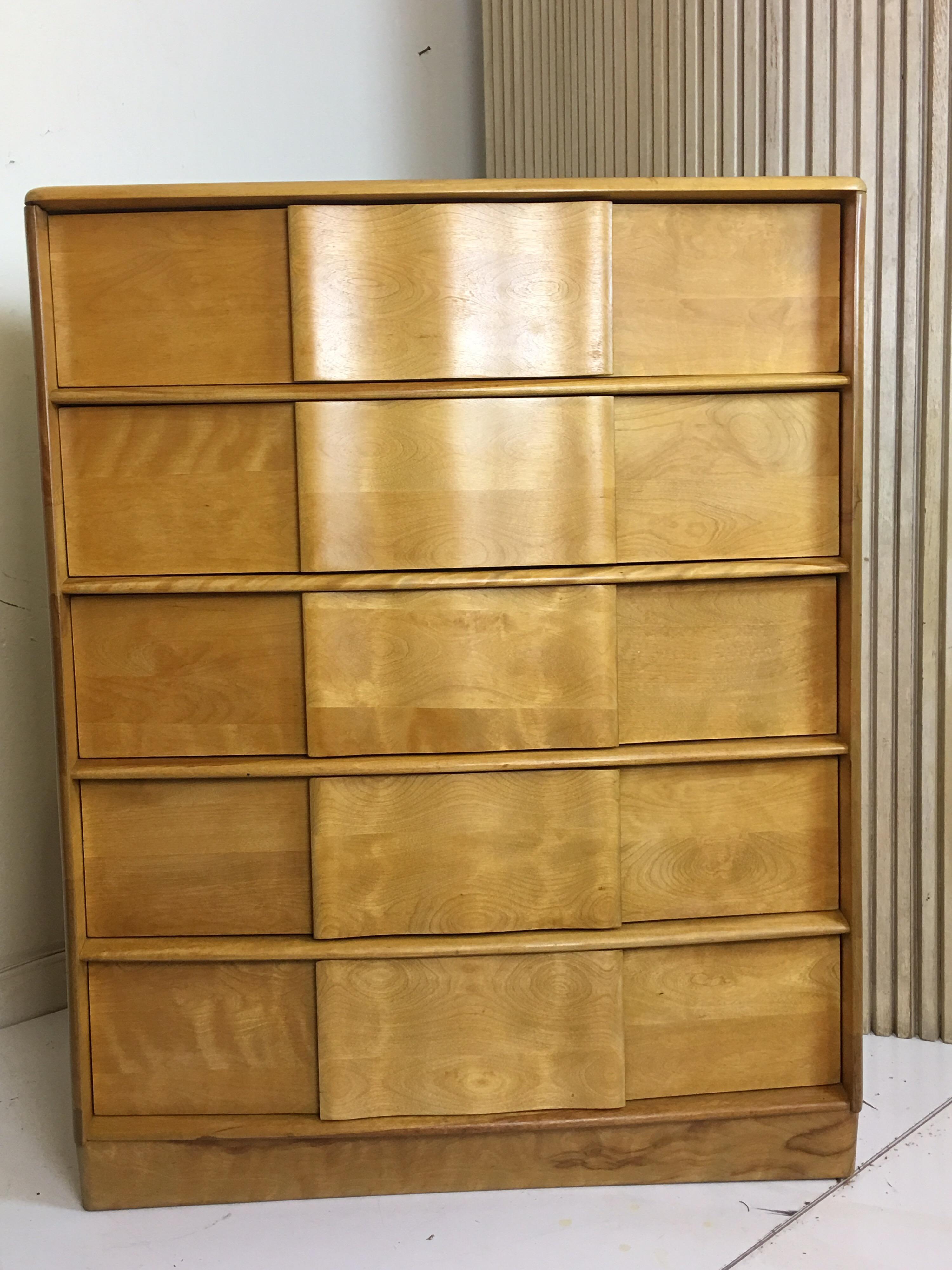 Heywood Wakefield 5-drawer sculptura dresser. Newly refinished and ready to go! Solid wood construction and properly functioning drawers is a major highlight of this line of furniture.