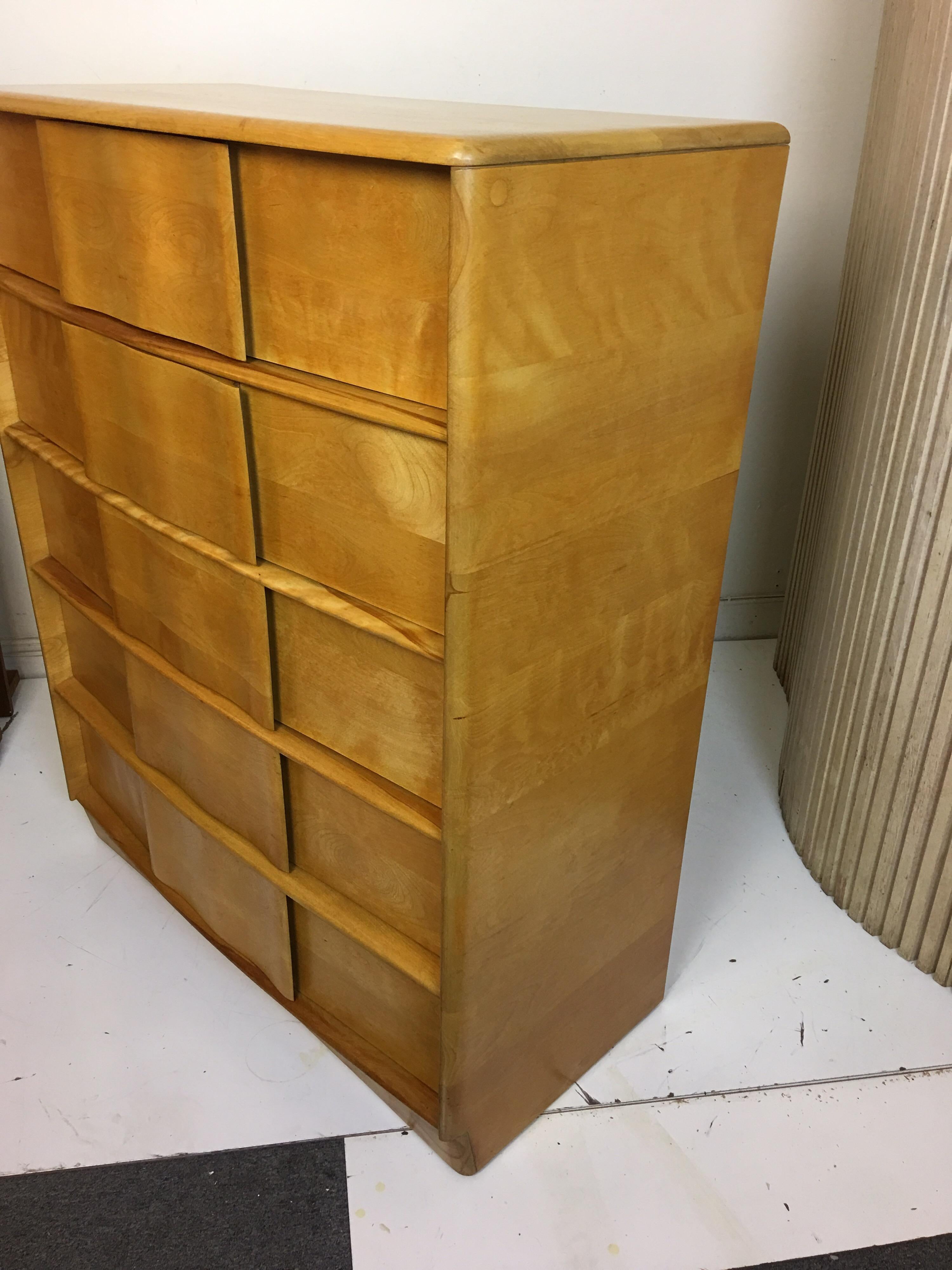 Heywood Wakefield 5-Drawer Sculptura Dresser In Good Condition In Philadelphia, PA