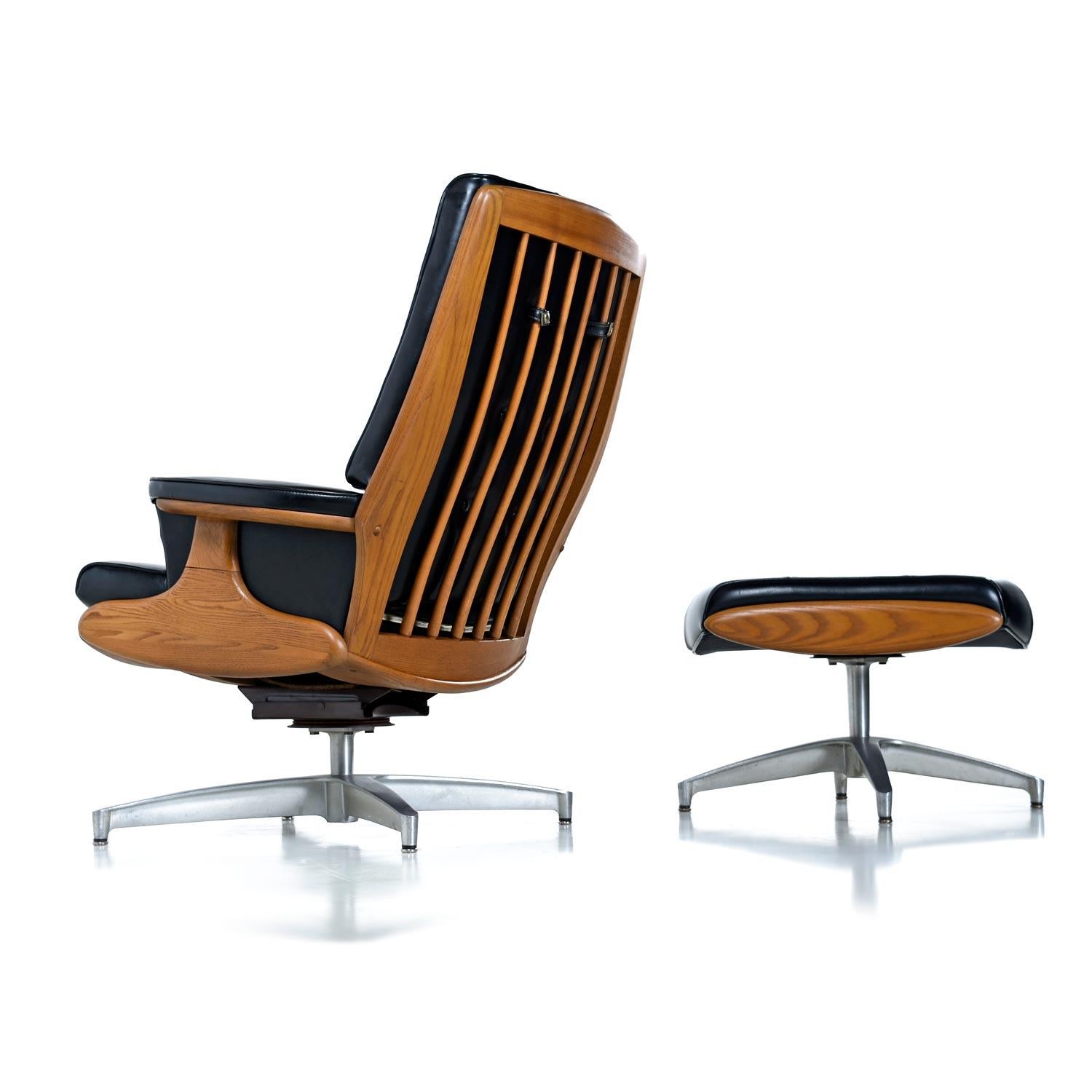 Original black Naugahyde Mid-Century Modern Heywood Wakefield lounge chair with ottoman. Model 710D in 