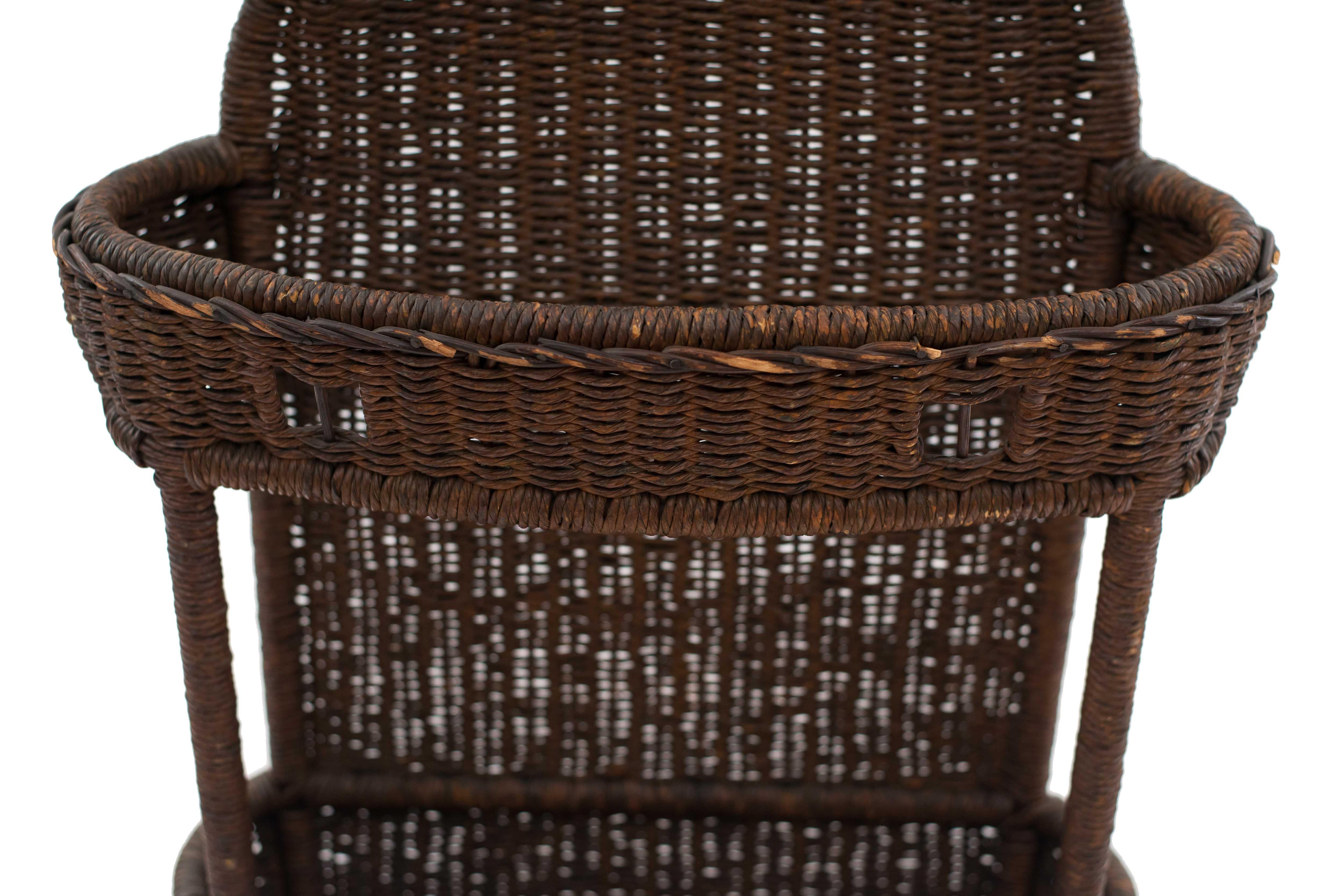 Heywood Wakefield American Victorian Wicker Umbrella Stand In Good Condition For Sale In New York, NY