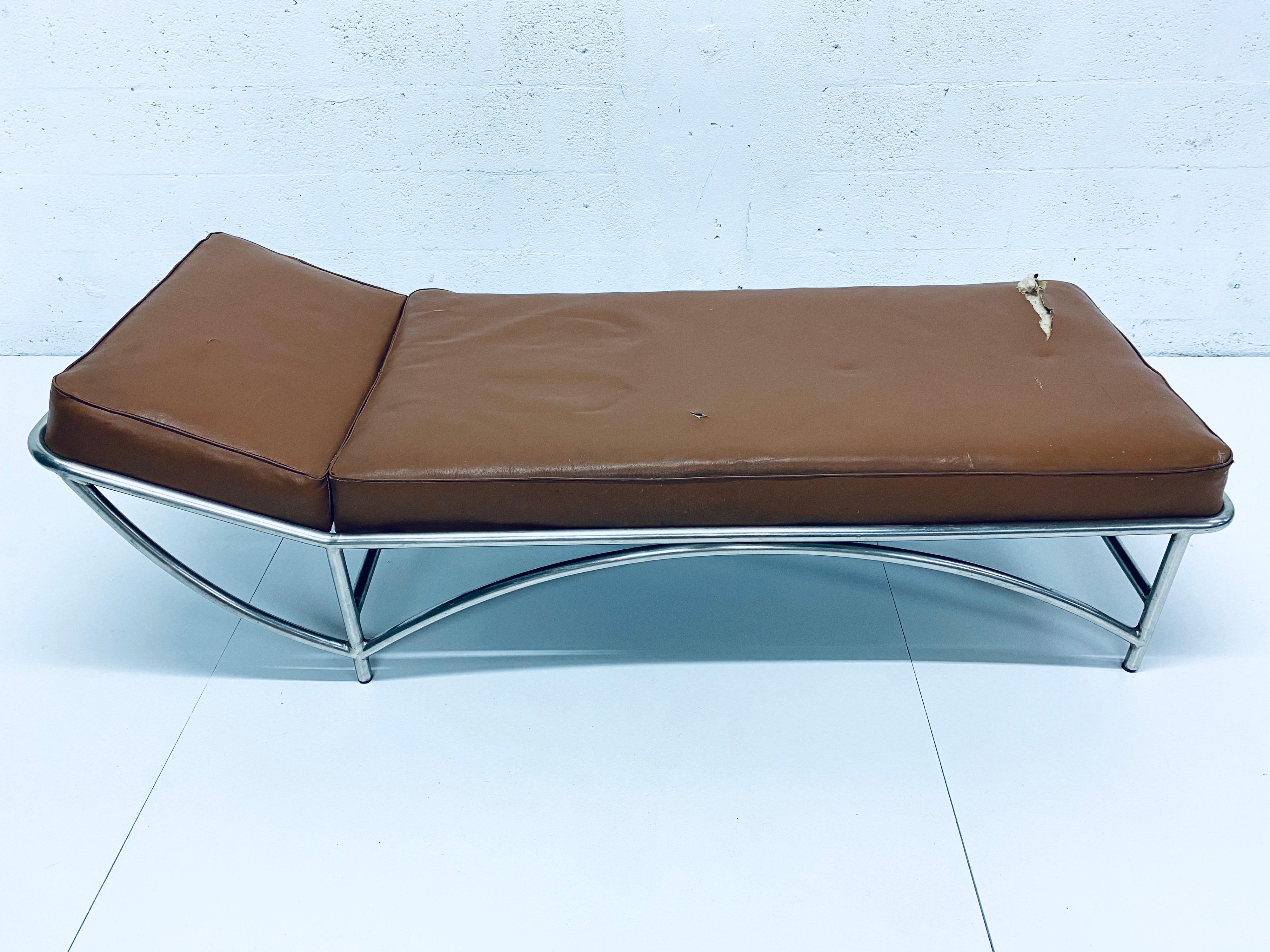 Mid-20th Century Heywood Wakefield Art Deco Revival Tubular Steel Chaise Lounge, Daybed