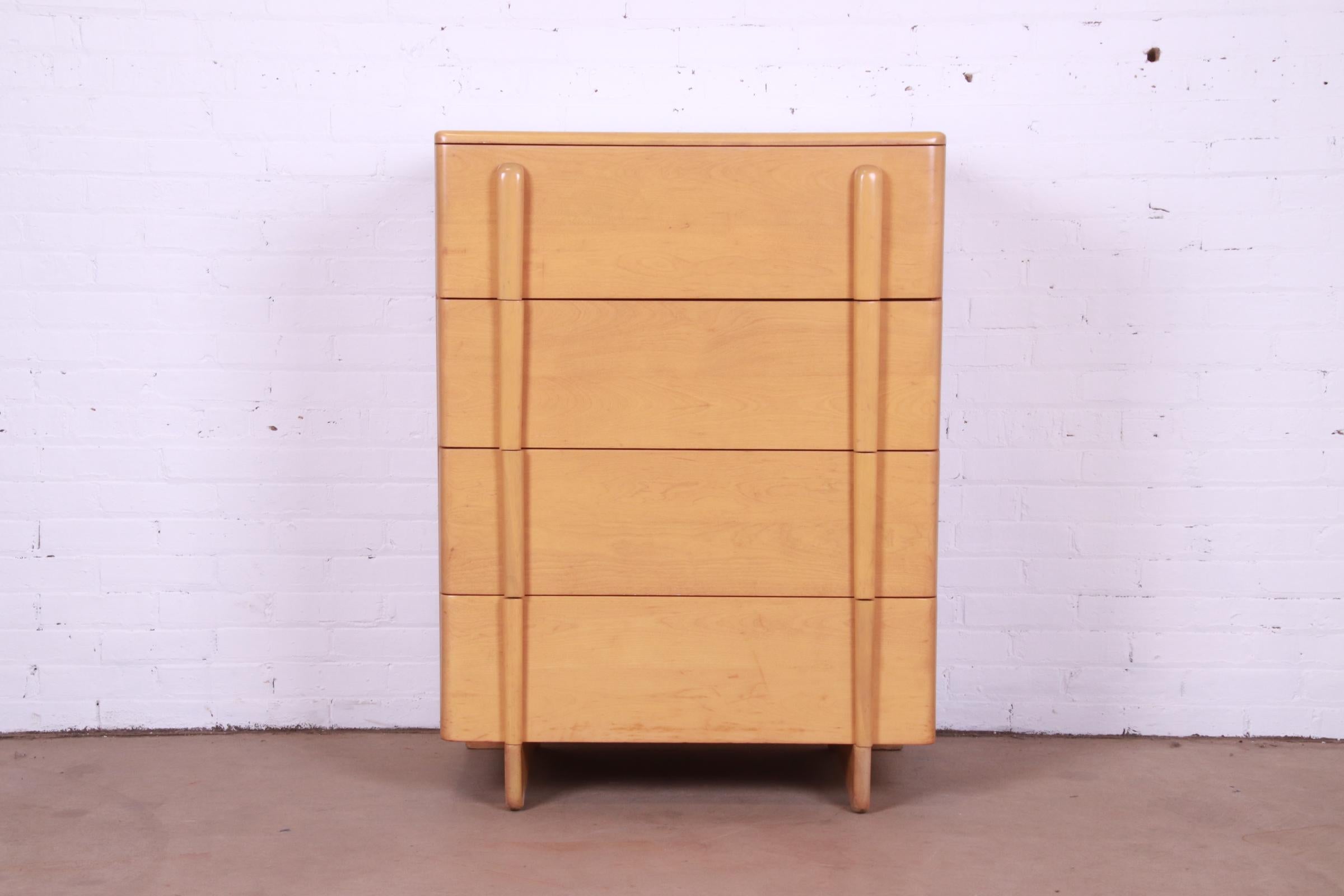 A gorgeous Art Deco or Mid-Century Modern dresser or chest of drawers

By Heywood Wakefield, 