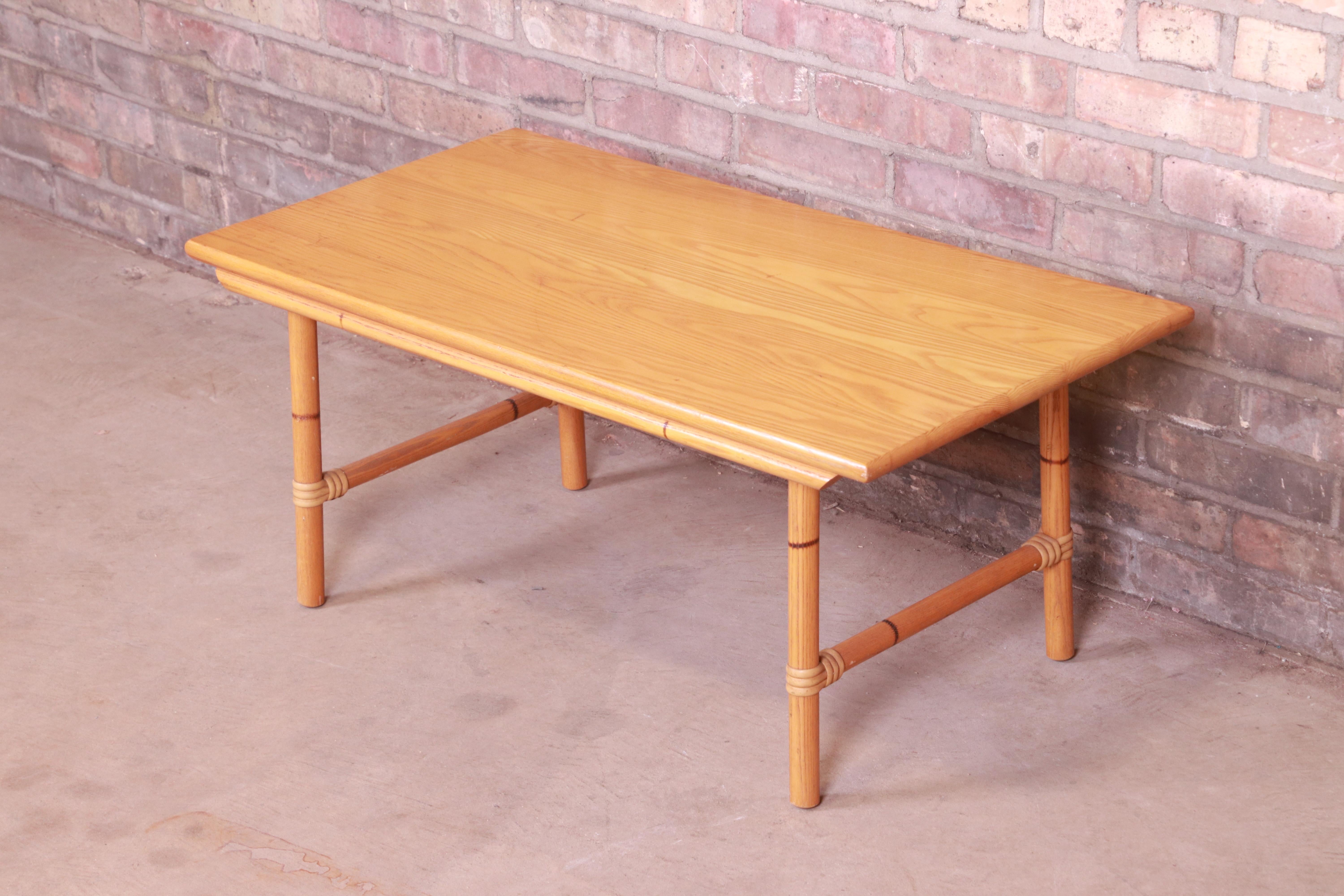 A gorgeous Mid-Century Modern Hollywood Regency chinoiserie coffee table or occasional side table

By Heywood Wakefield

USA, 1950s

Solid ash top, with bamboo form legs and stretchers.

Measures: 33.88