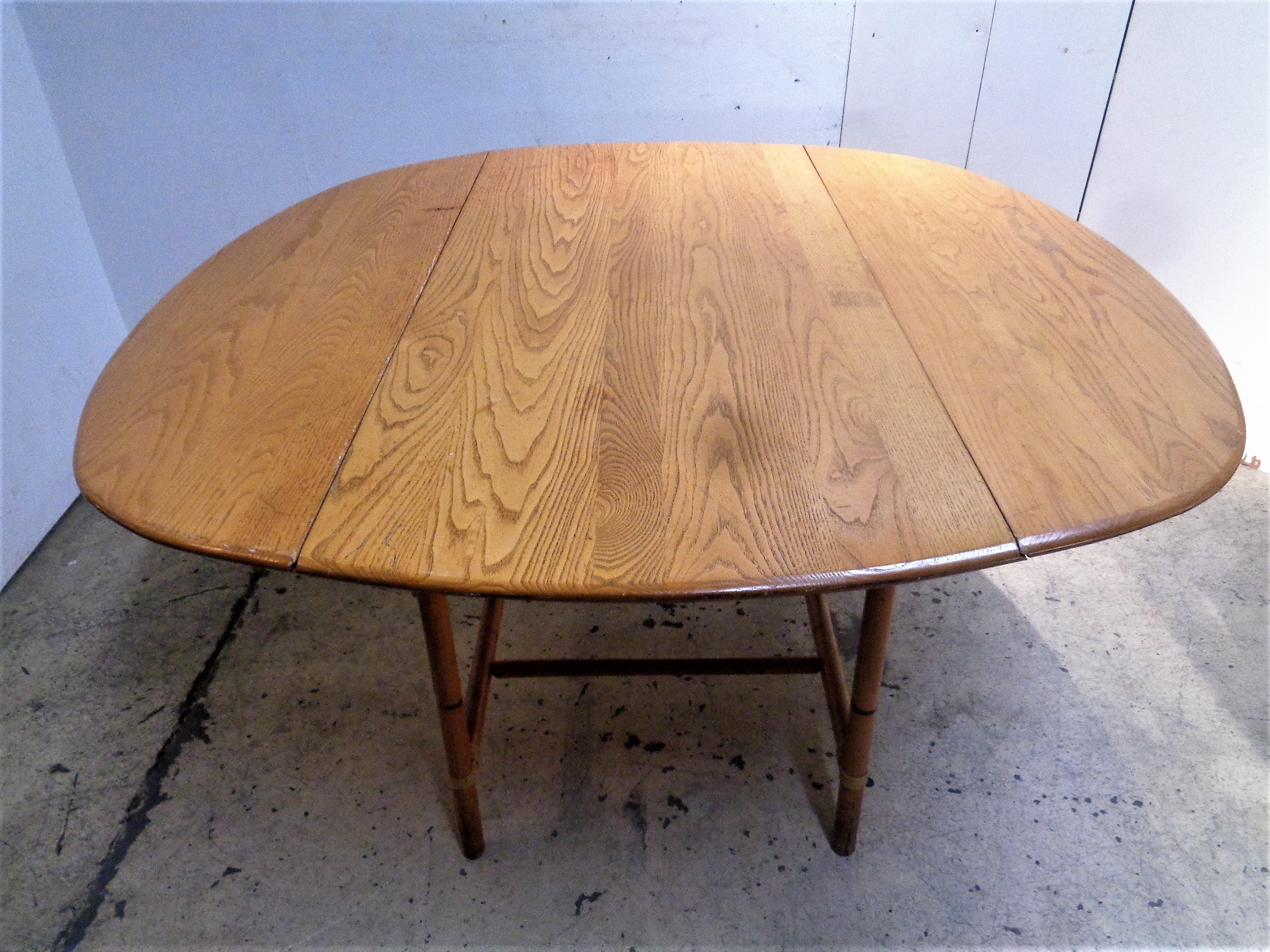 Heywood-Wakefield Ashcraft Line Drop Leaf Dining Table, 1940-1950 In Good Condition In Rochester, NY